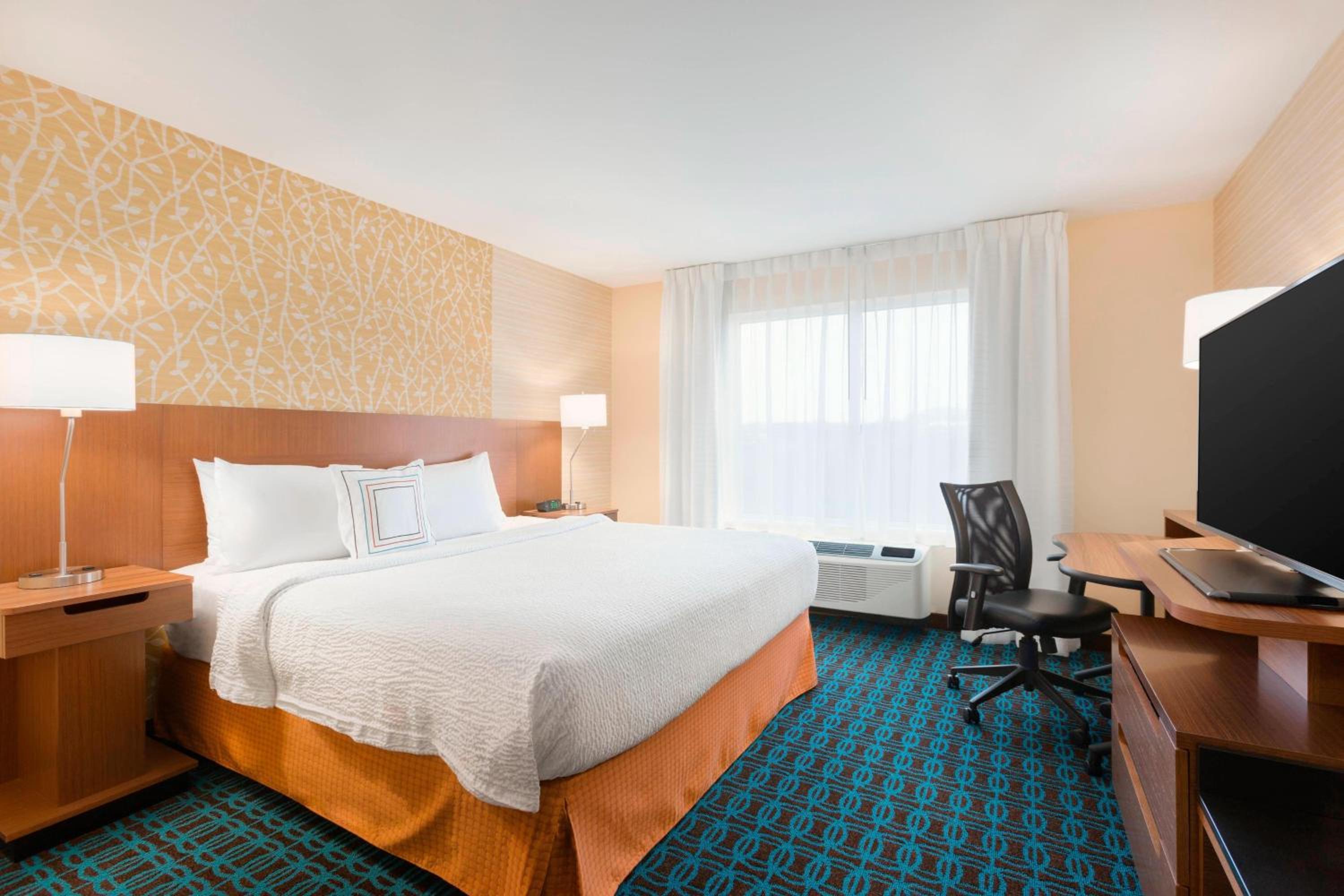 King Room - Hearing Accessible photo 2