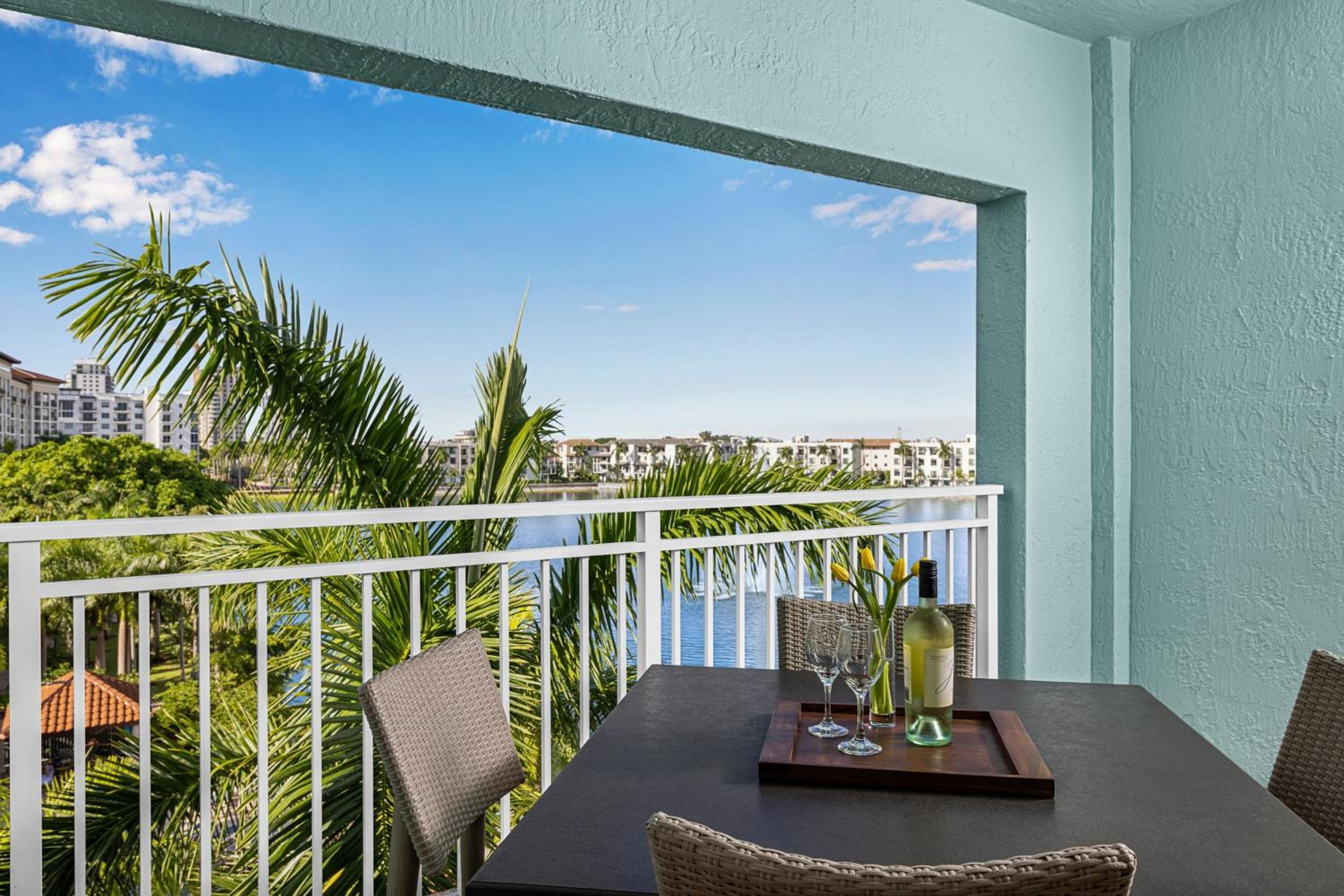 Two-Bedroom Villa with Balcony and Lake View photo 3