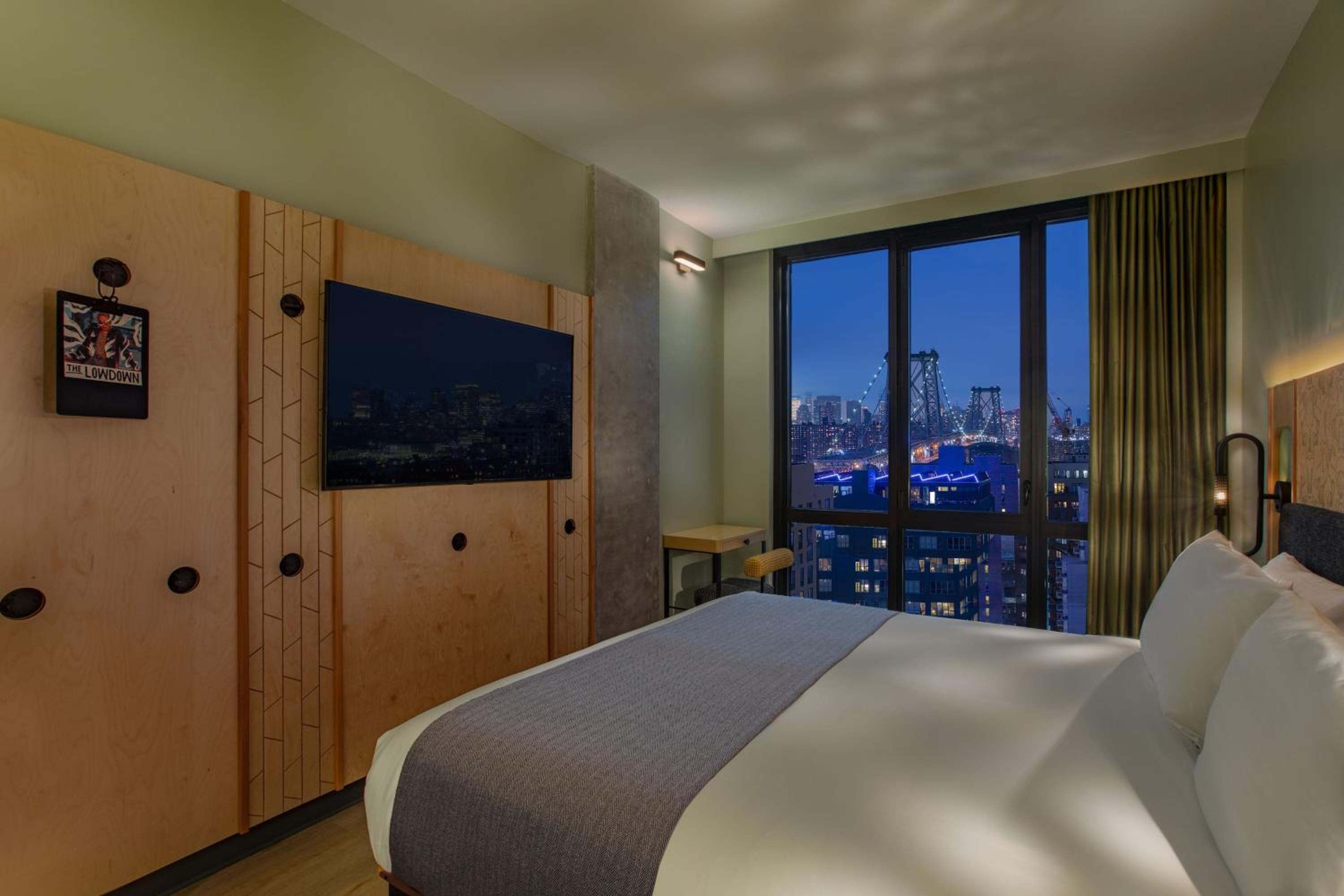 Executive King Room with City View – Hearing Accessible - Photo 2