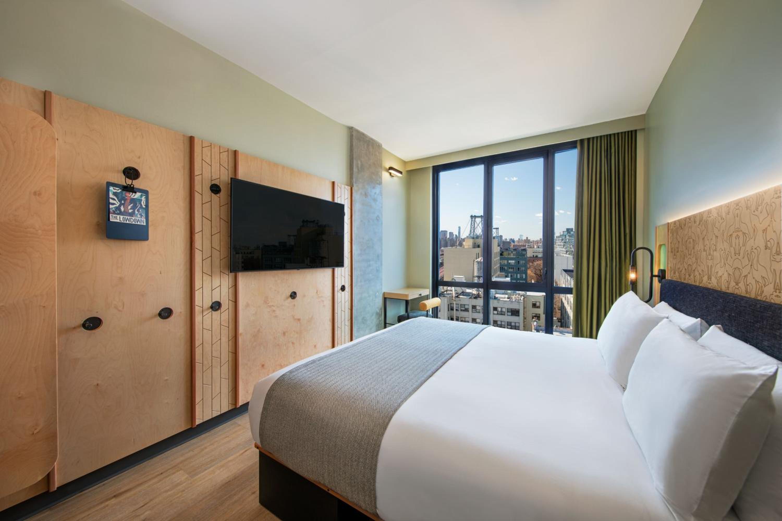 Executive King Room with City View – Hearing Accessible - Photo 1