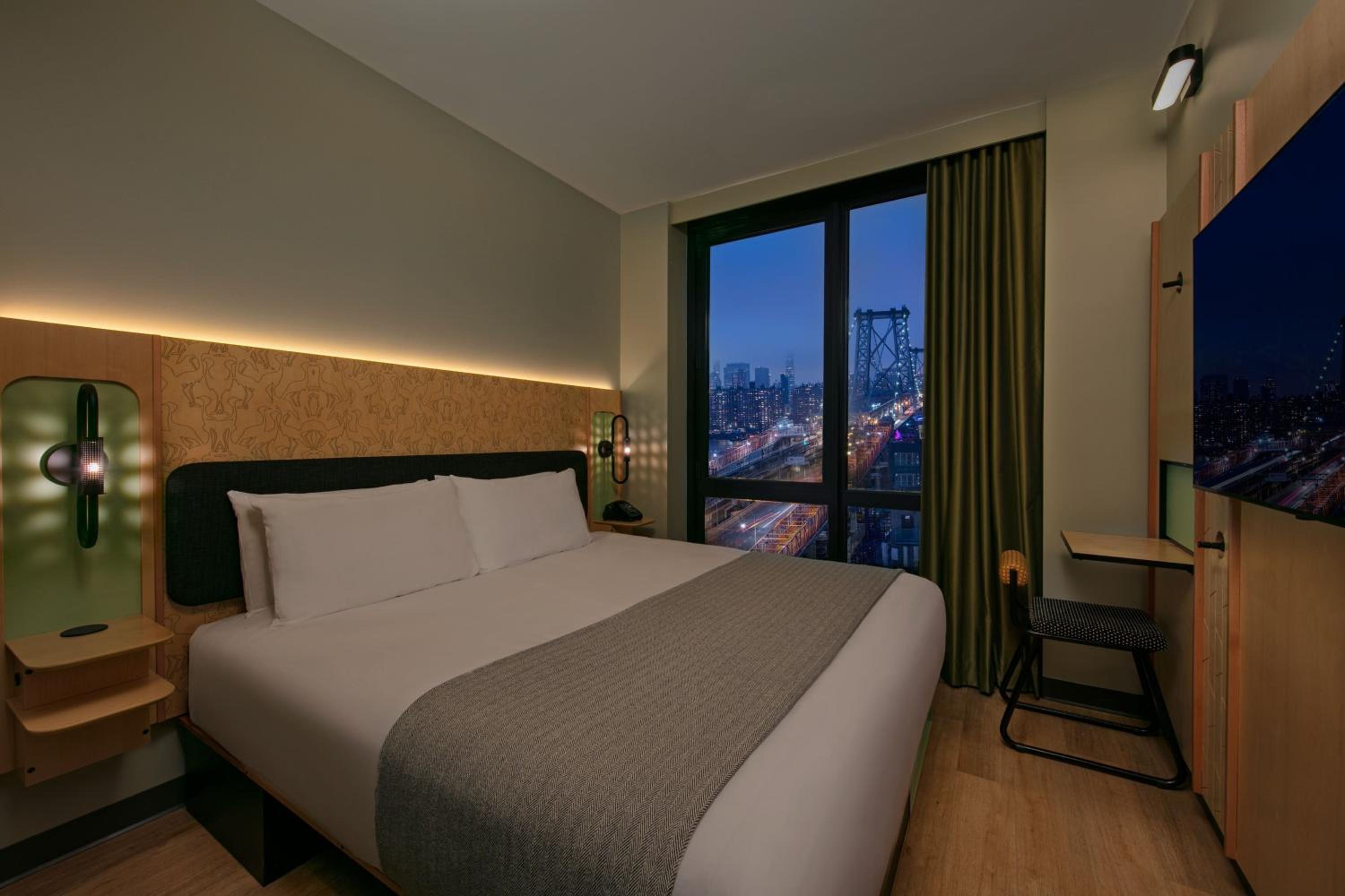 King Room with City View - Photo 7