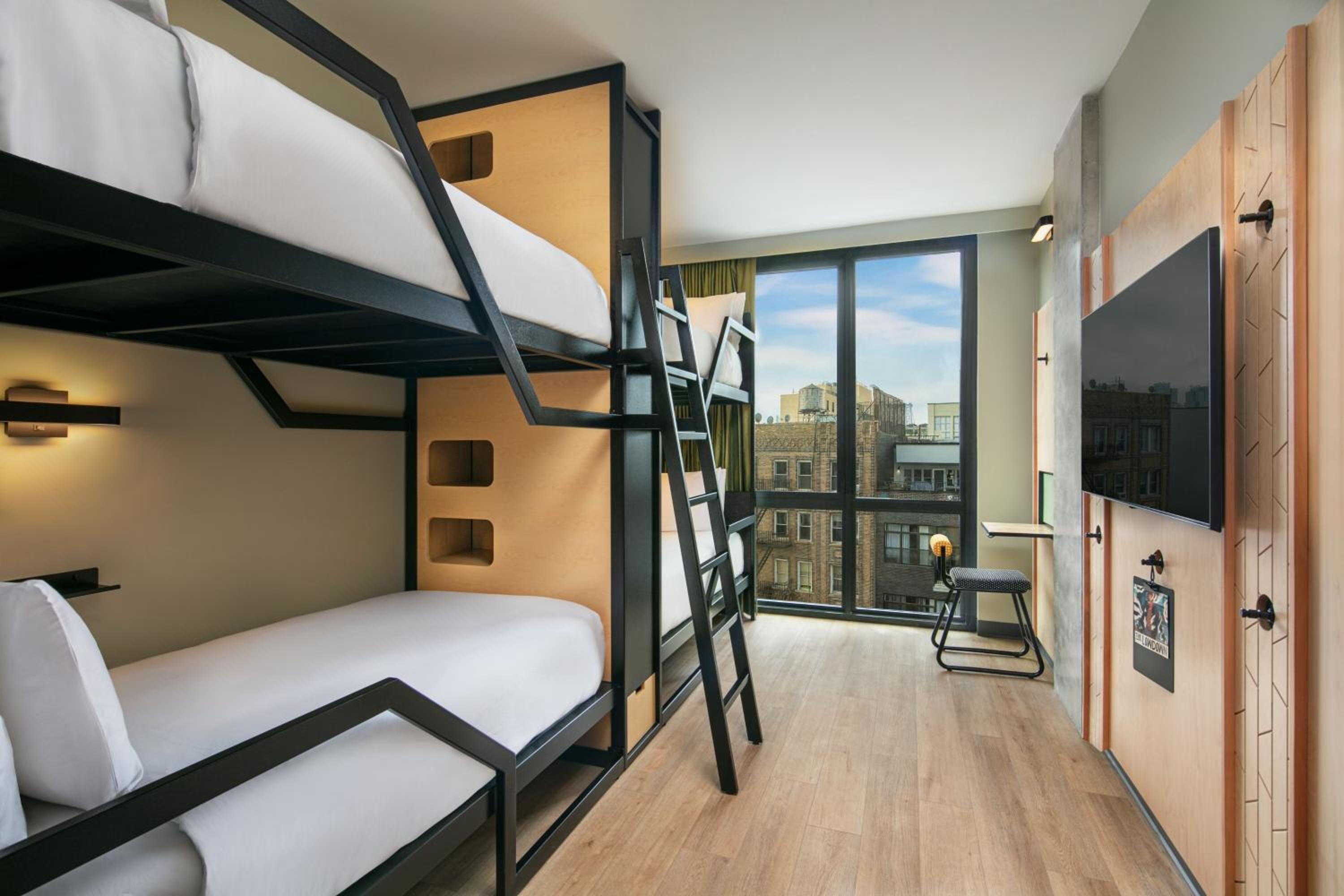 Room with One Set of Bunk Beds and City View - Photo 1