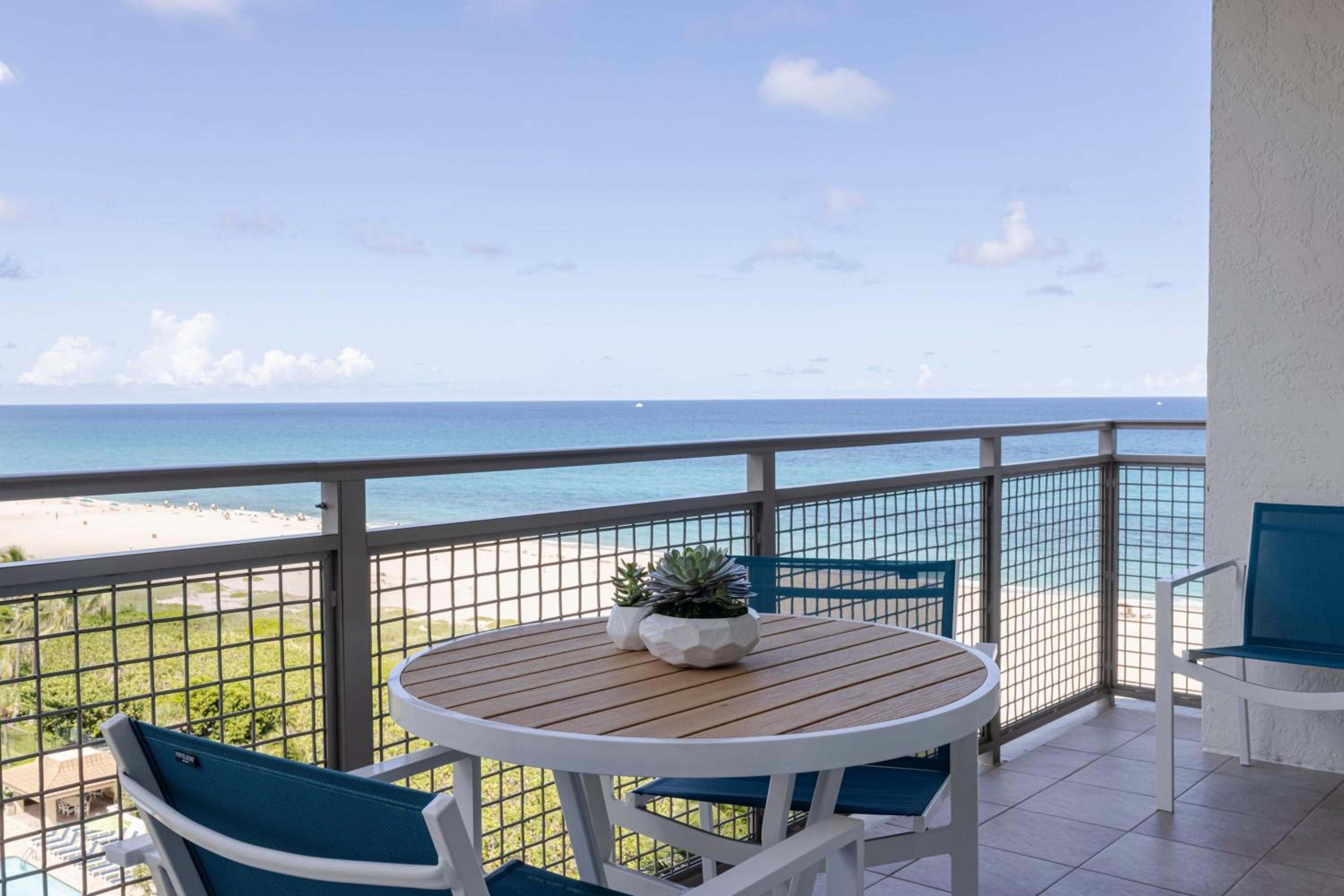 Two-Bedroom Villa with Ocean View - Photo 2