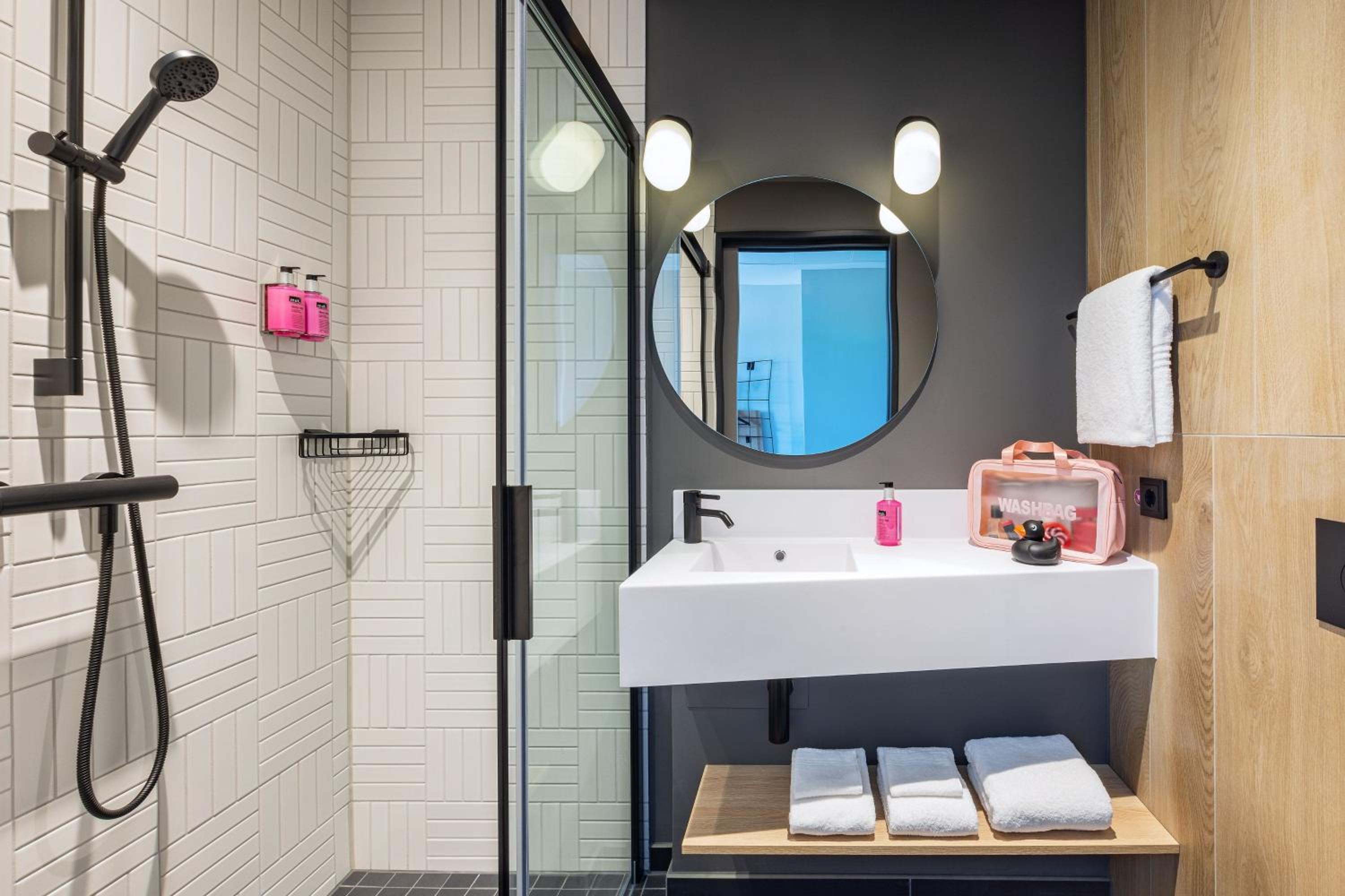 Moxy Queen Room with City View
