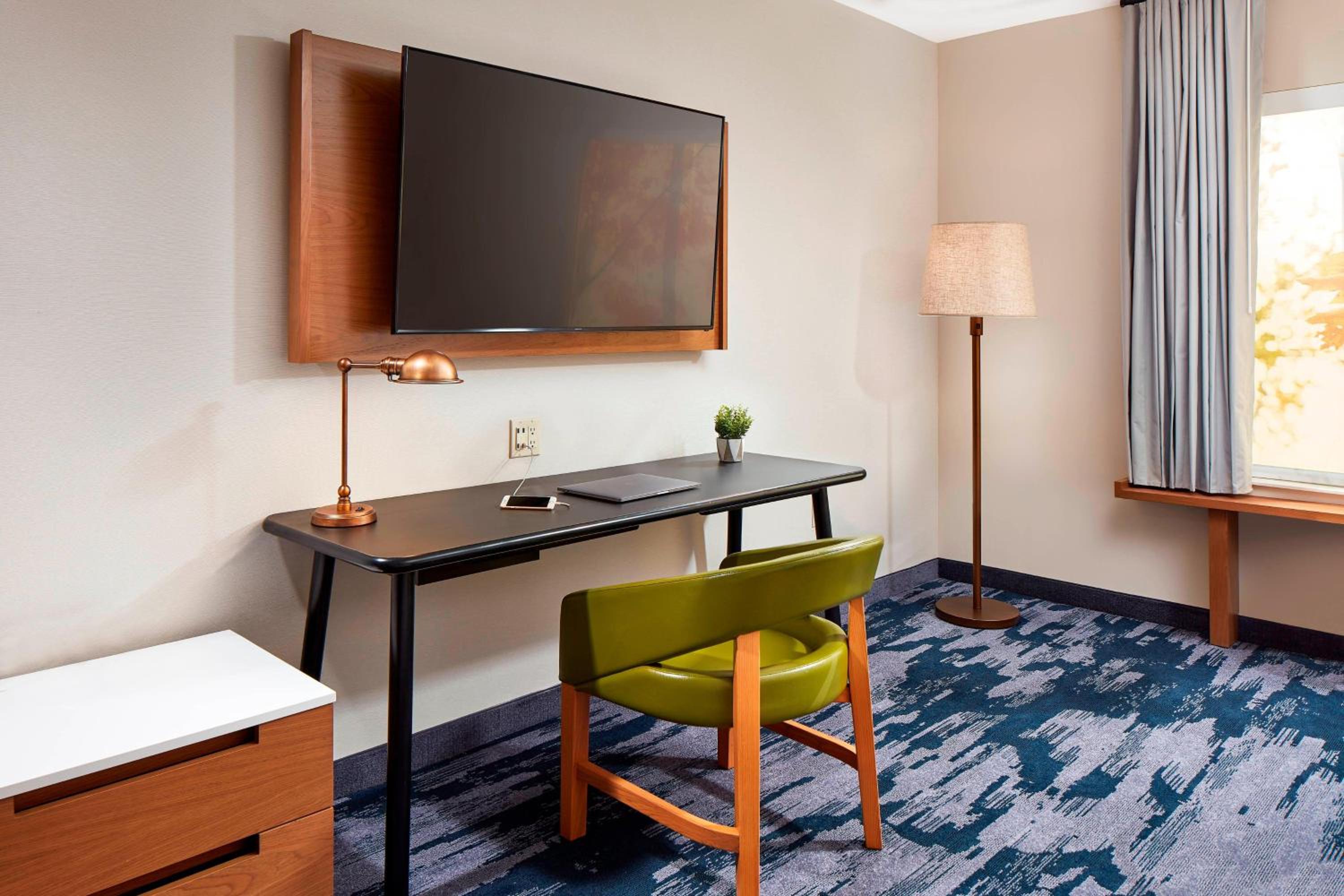 King Room with Roll-in Shower - Mobility Accessible photo 2