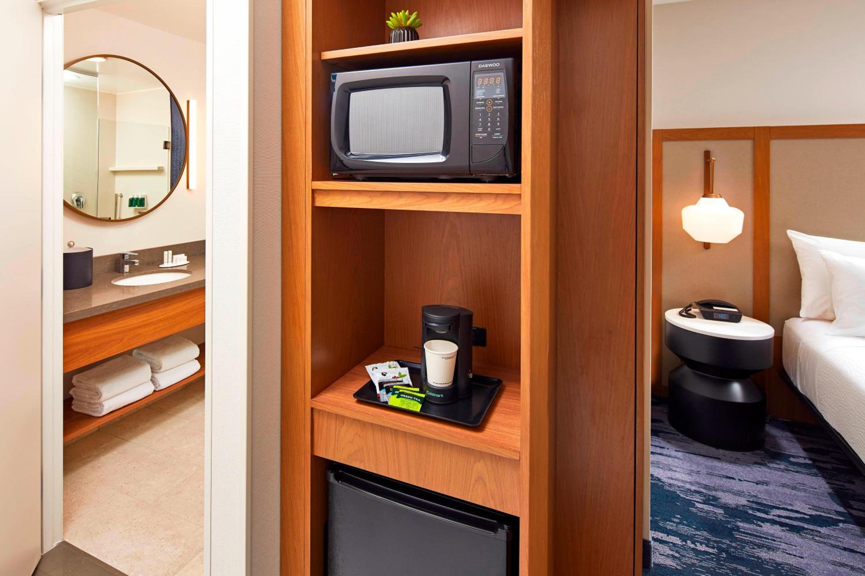 Queen Room with Two Queen Beds and Roll-in Shower - Mobility Accessible photo 3