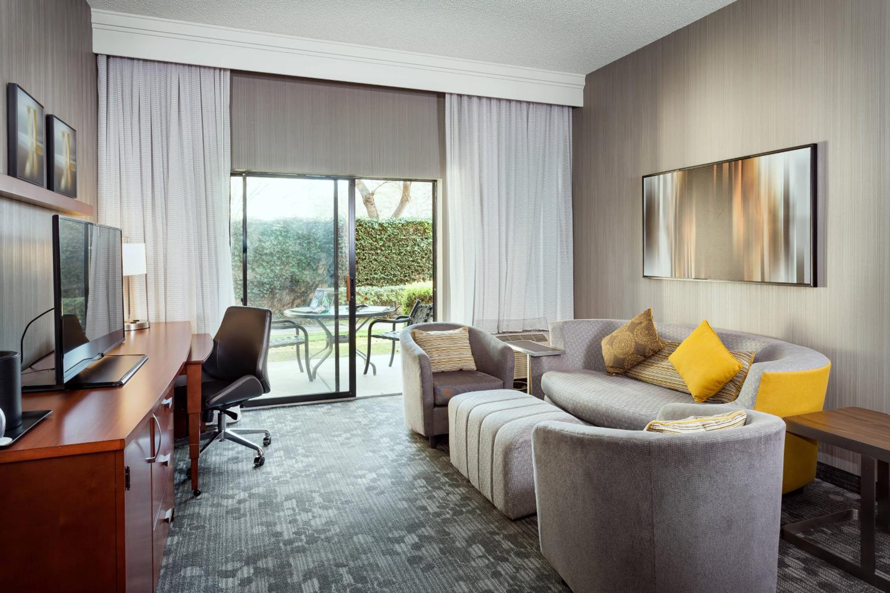 Suite, 1 King, Sofa bed - Photo 1