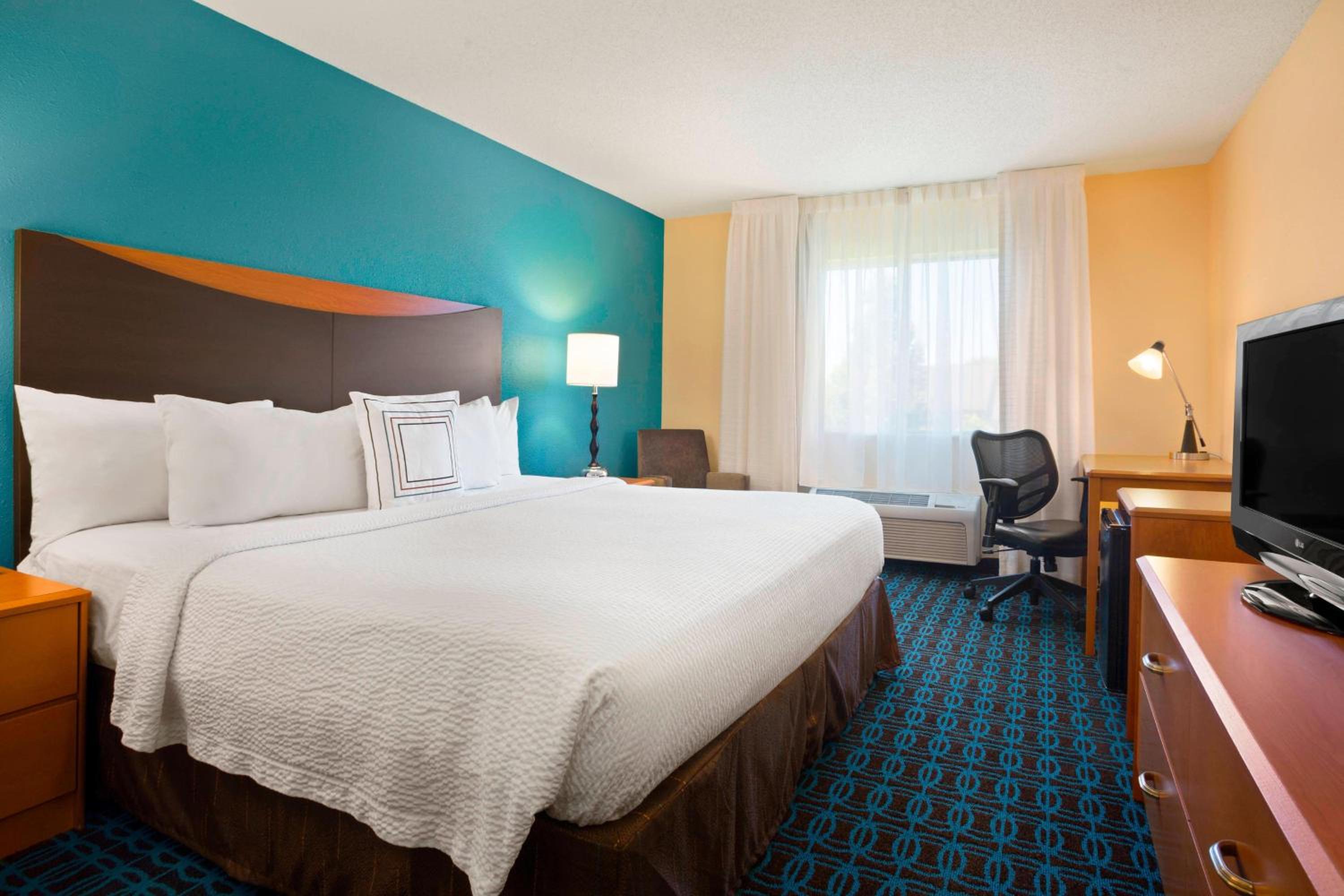 King Room with Roll-in Shower - Mobility and Hearing Accessible - Photo 1