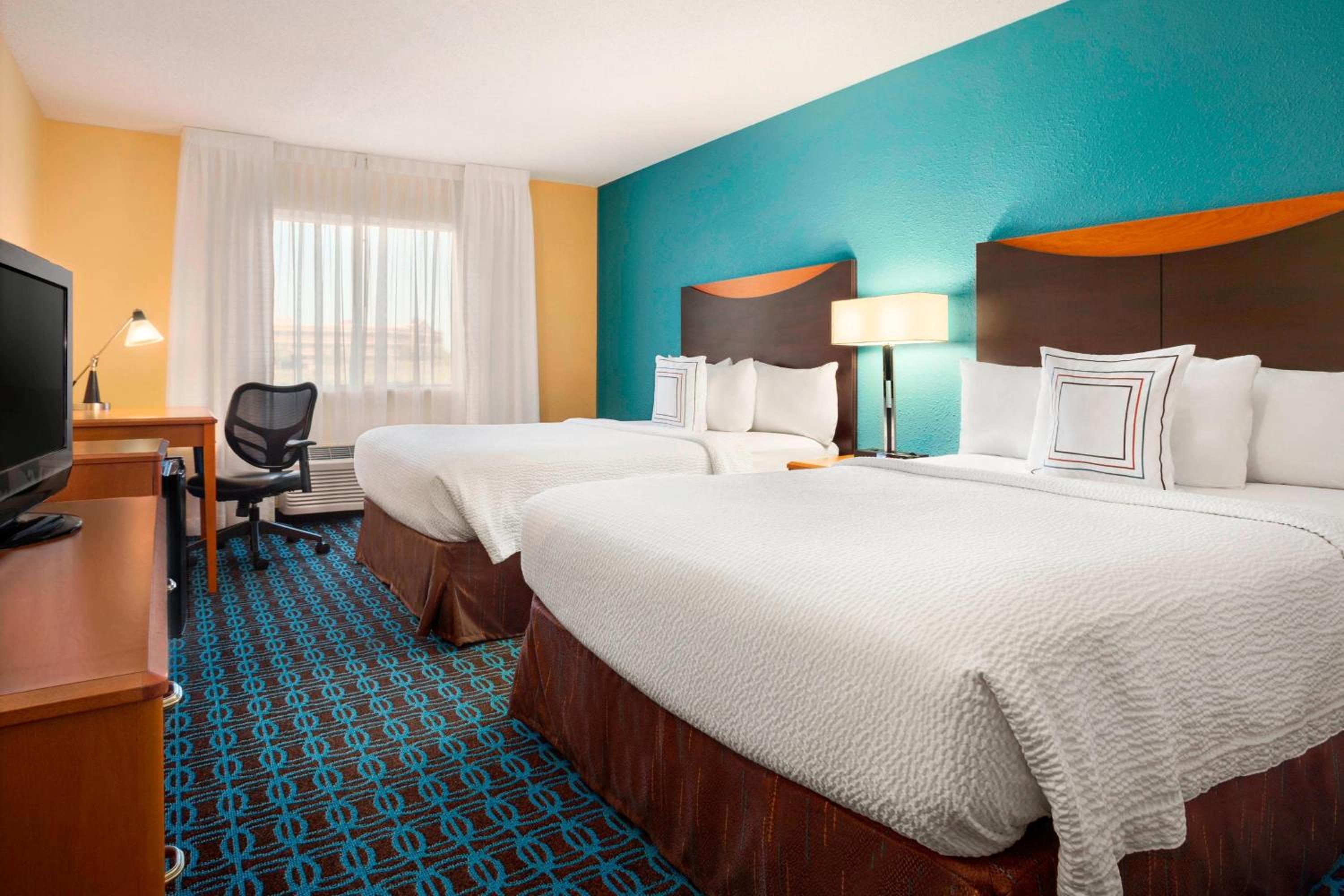 Queen Room with Two Queen Beds photo 1
