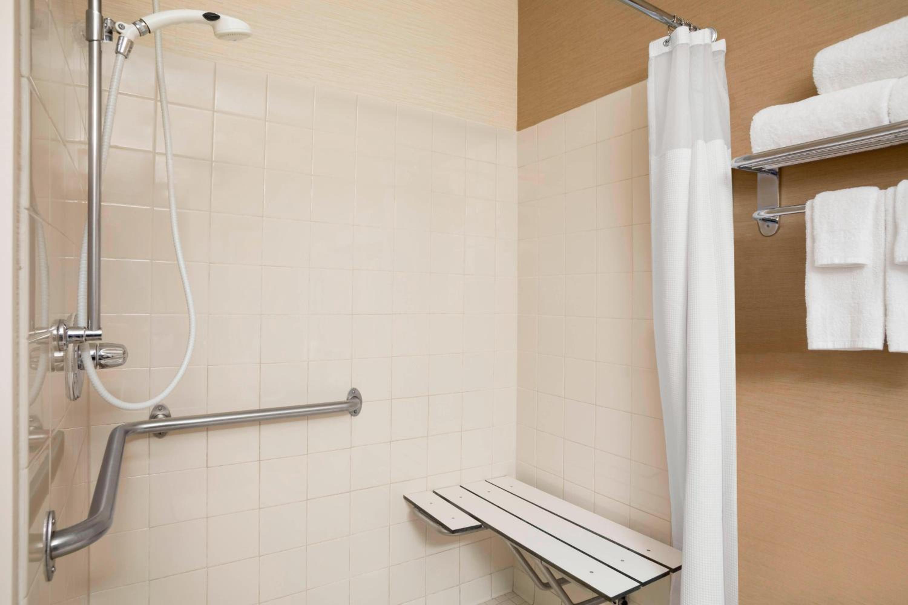 King Room with Roll-in Shower - Mobility and Hearing Accessible - Photo 3
