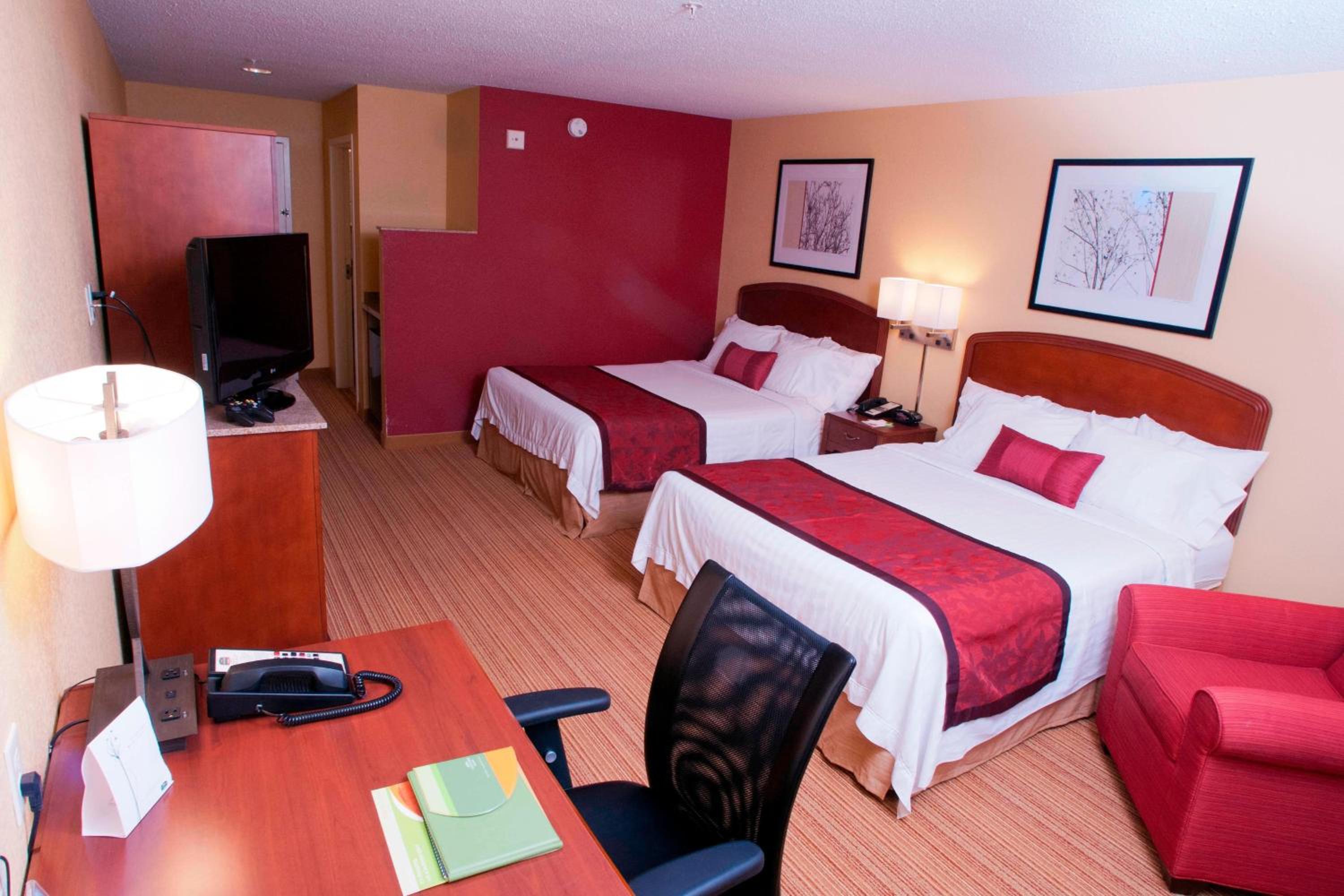 Queen Room with Two Queen Beds - Photo 1