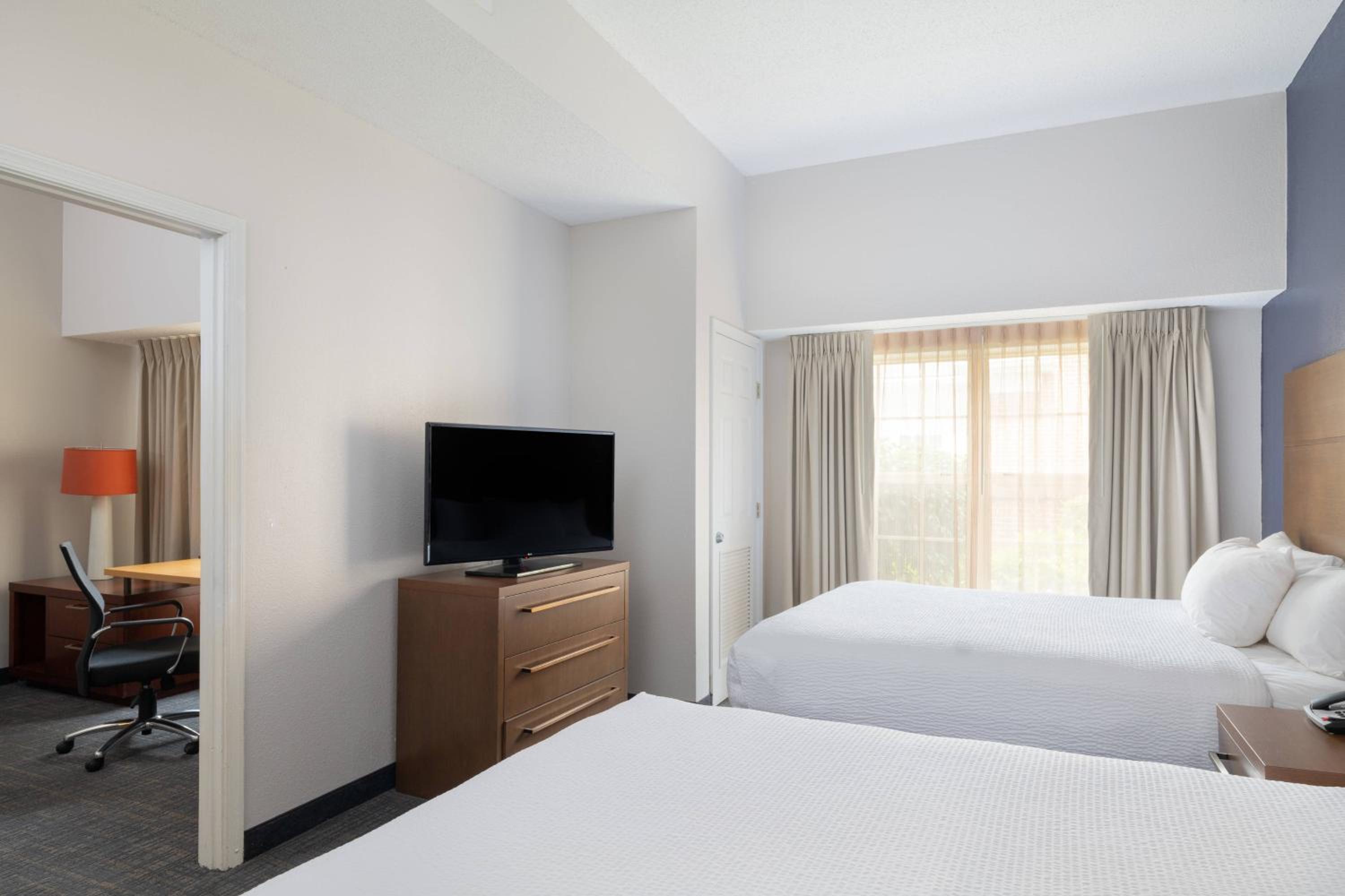 One-Bedroom Suite - Photo 1