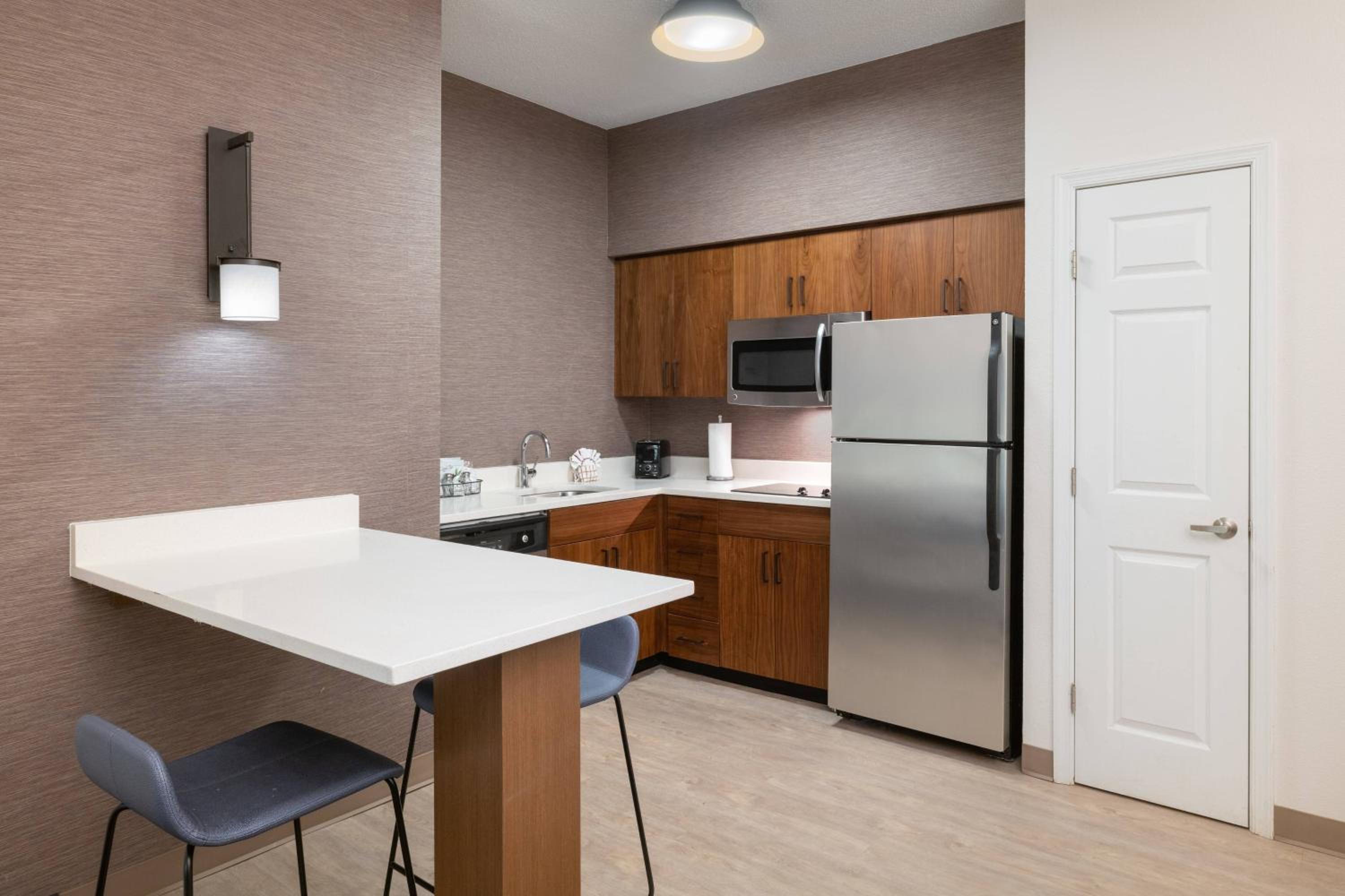 One-Bedroom Suite - Photo 3