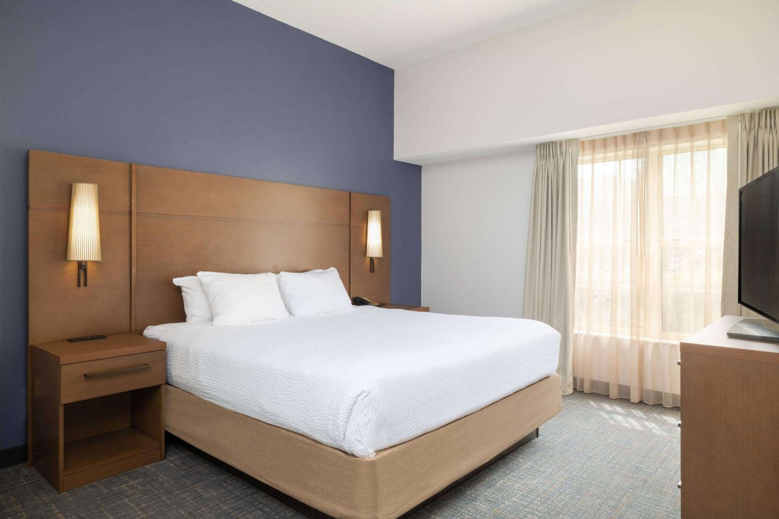 Two-Bedroom Suite - Photo 2
