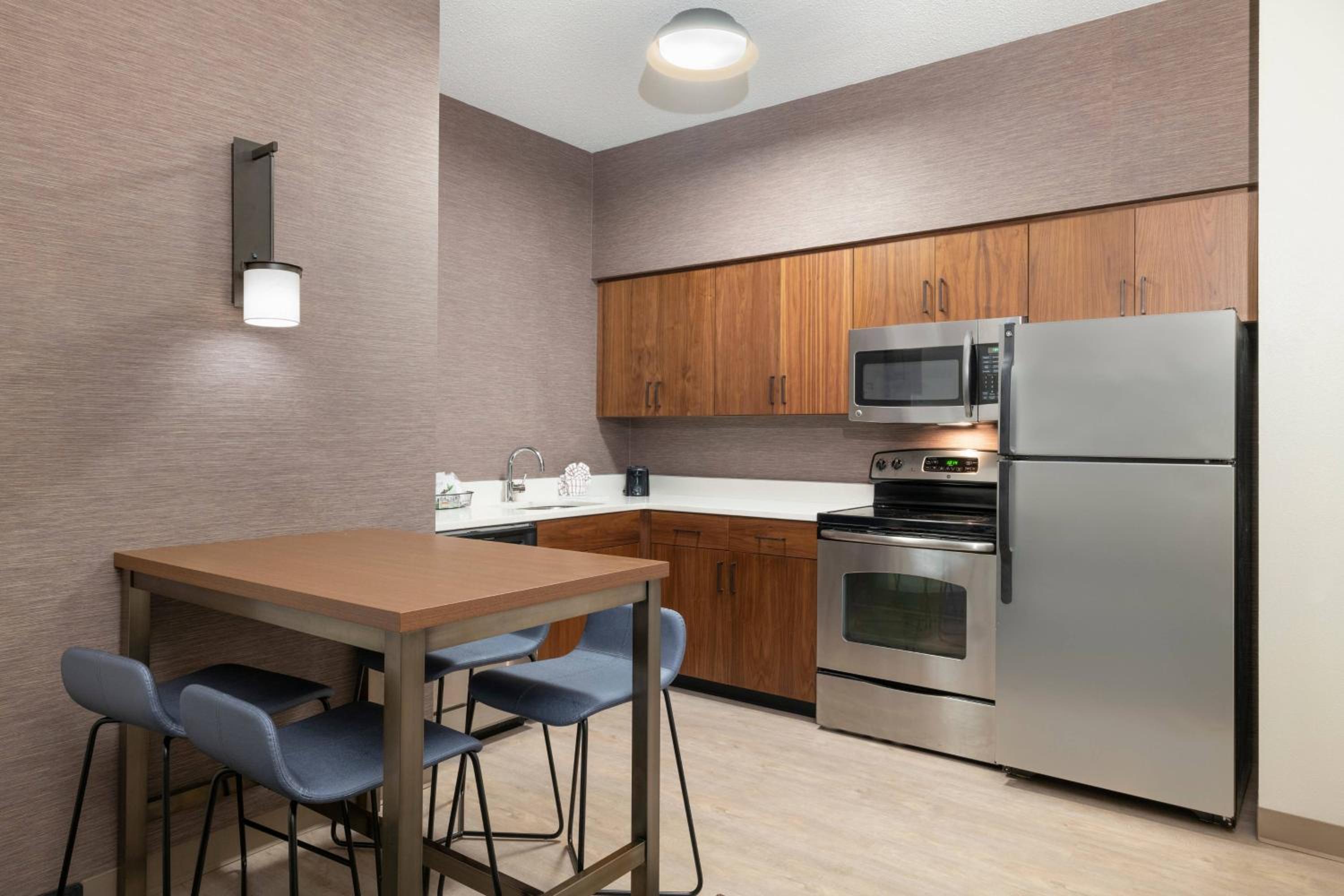Two-Bedroom Suite - Photo 3