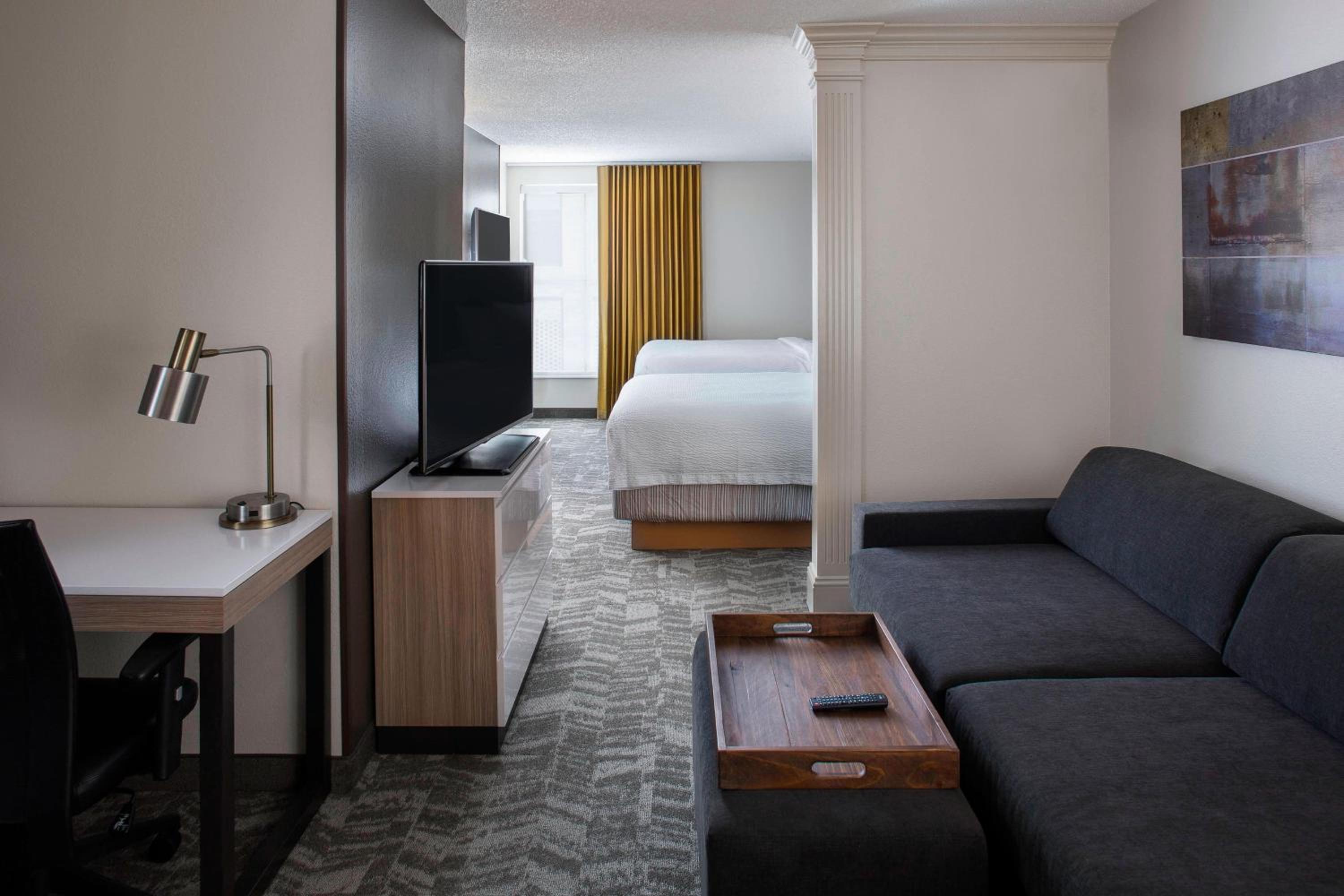 Queen Suite with Sofa-Bed - Photo 1