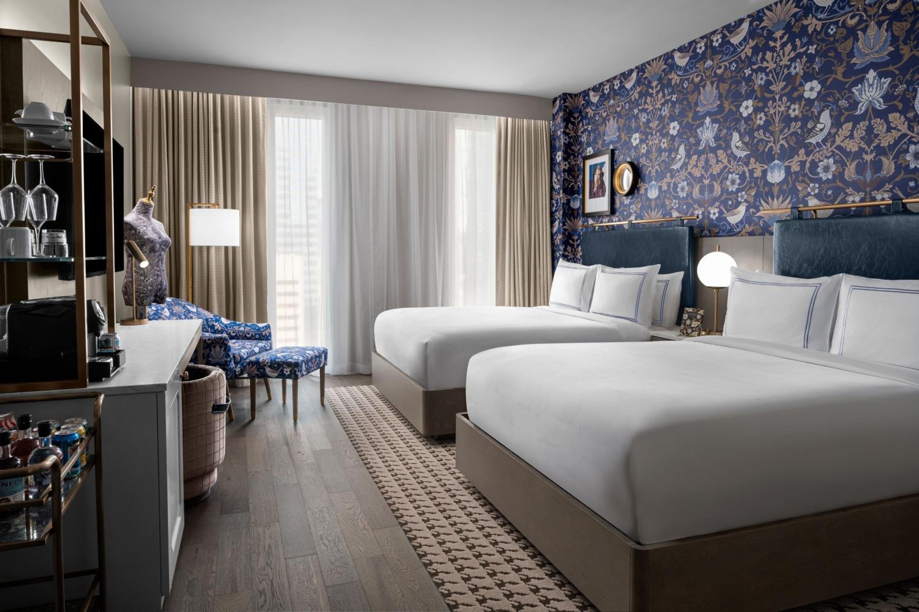 Queen Room with Two Queen Beds thumbnail 6