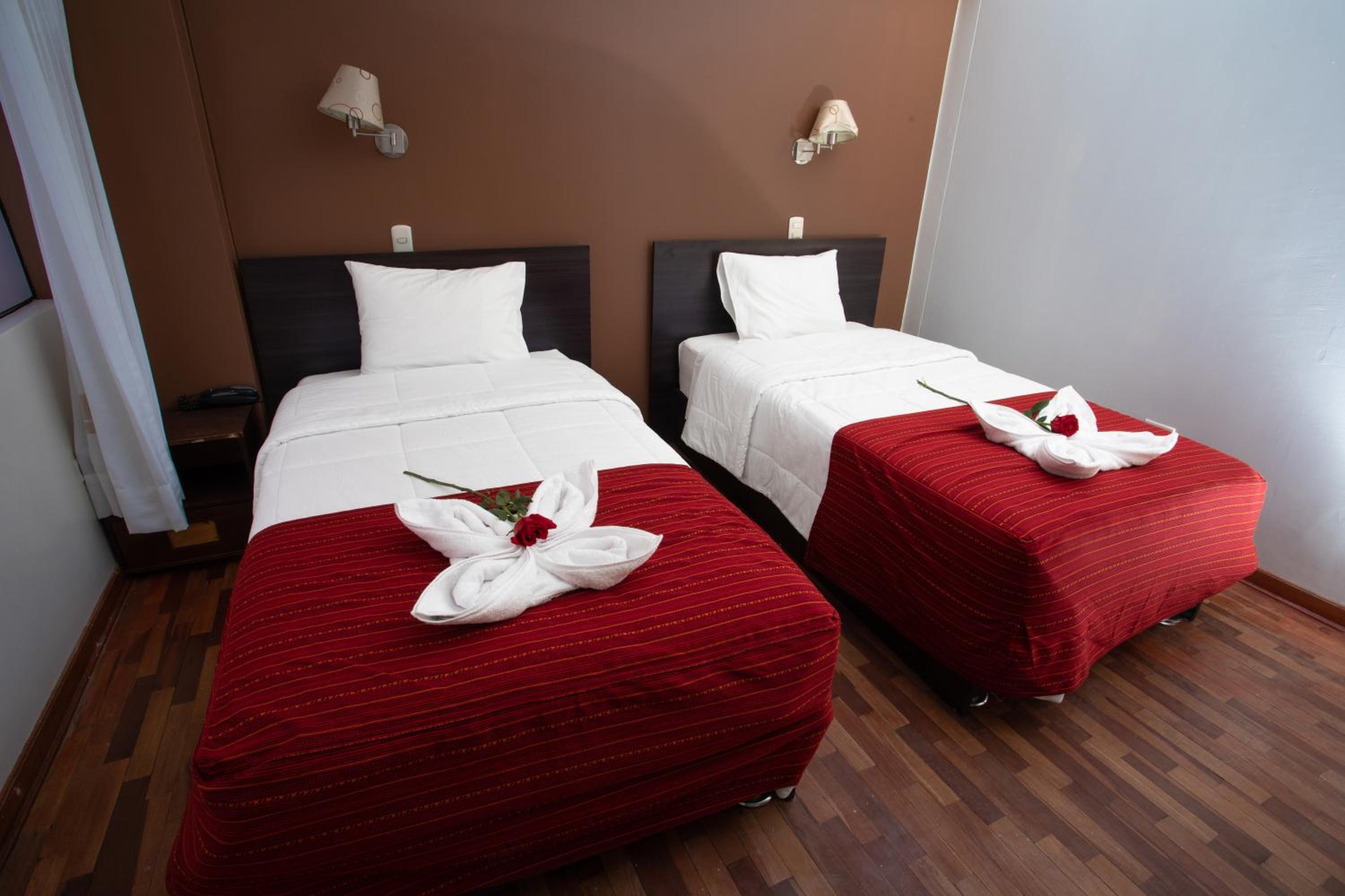 Twin Room - Photo 8