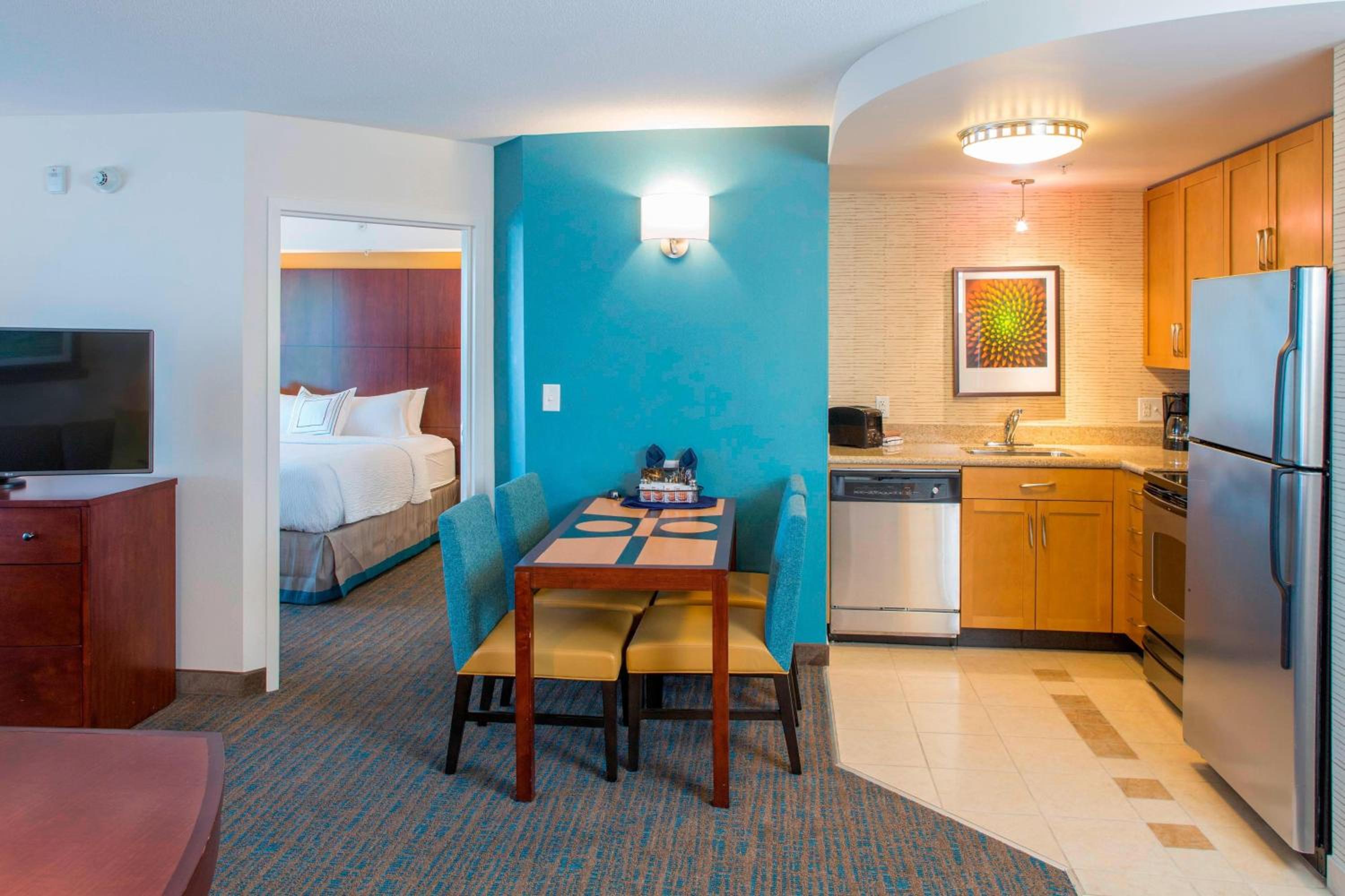 Two-Bedroom Suite - Photo 3