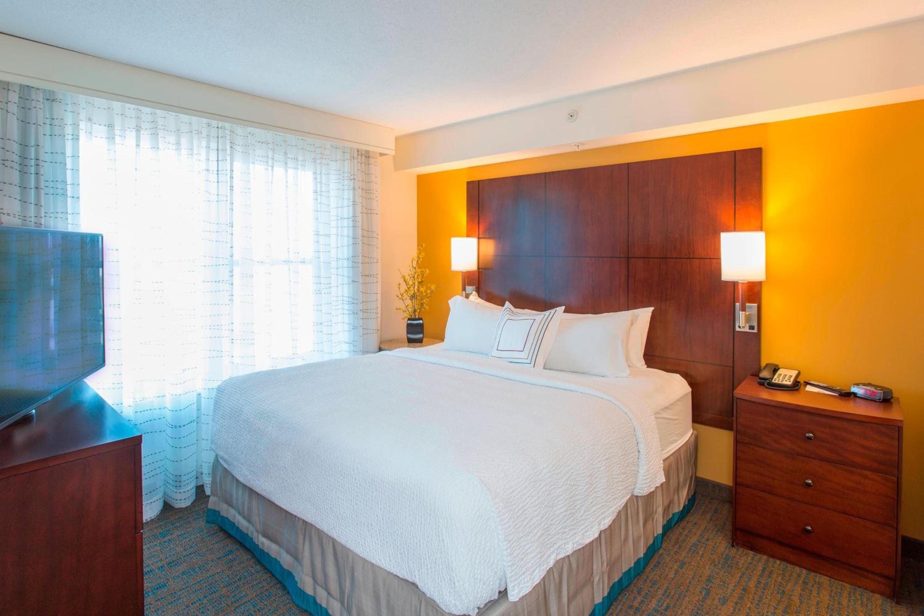 One-Bedroom King Suite - Photo 2