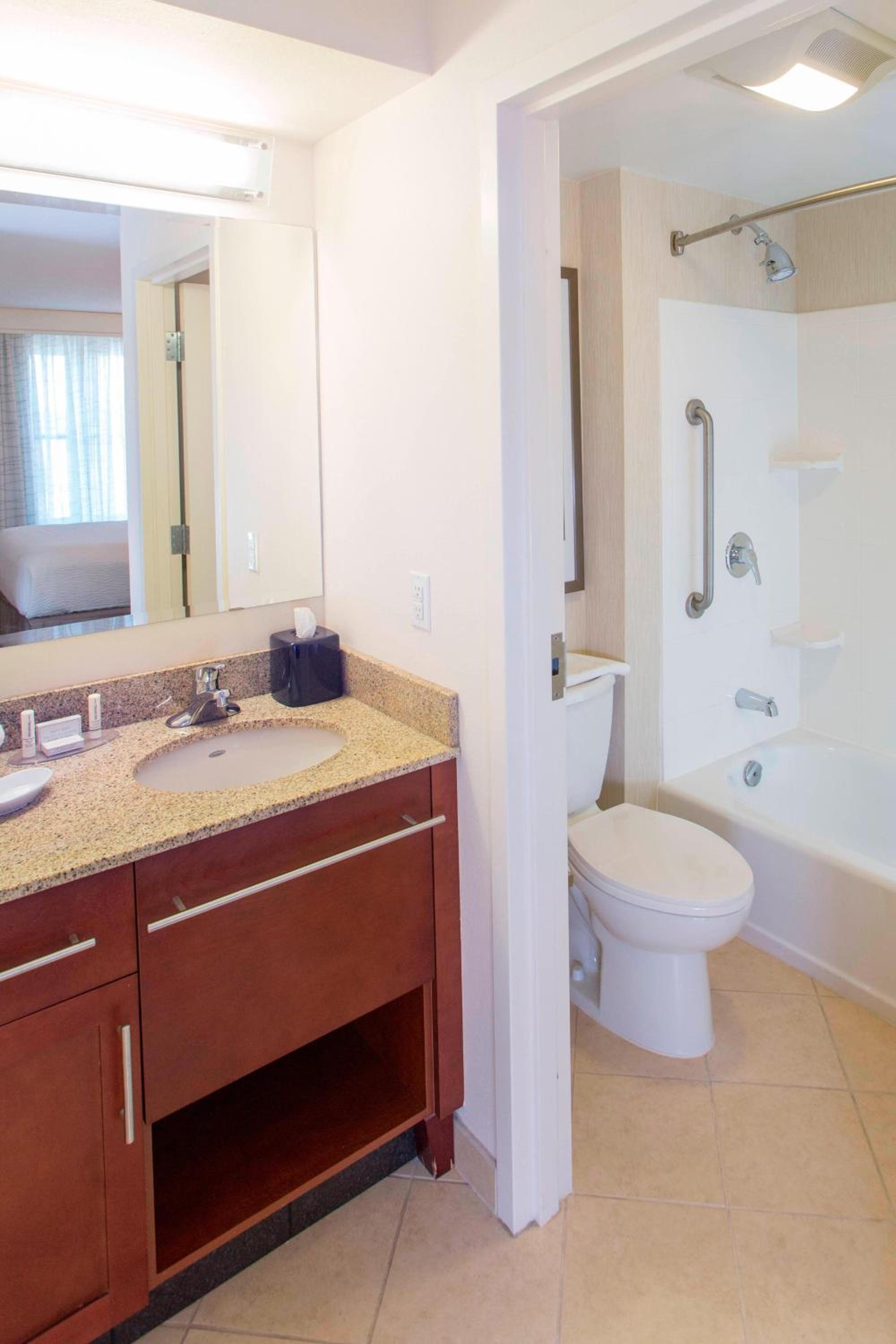 One-Bedroom King Suite - Photo 3