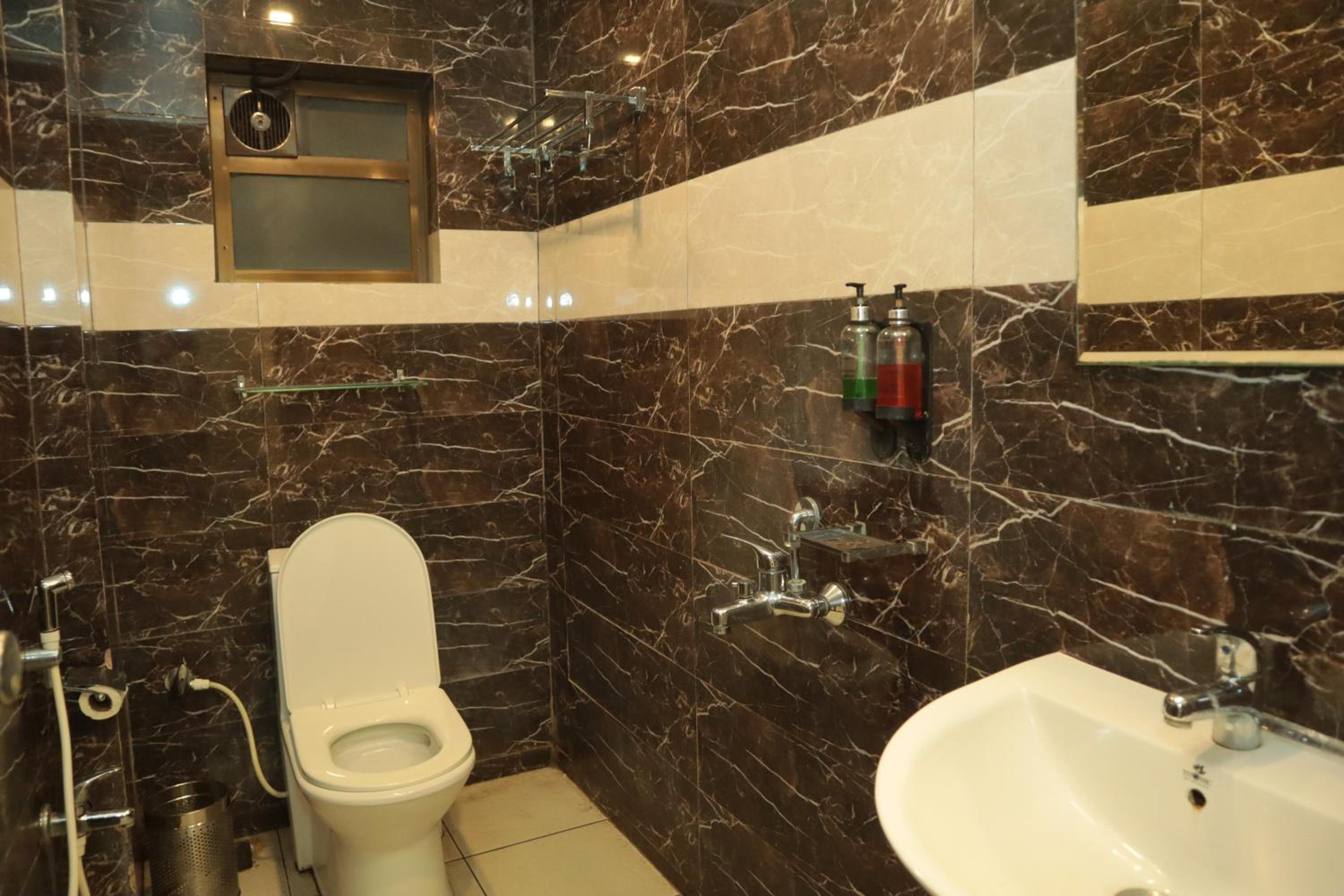 Budget Double Room photo 3