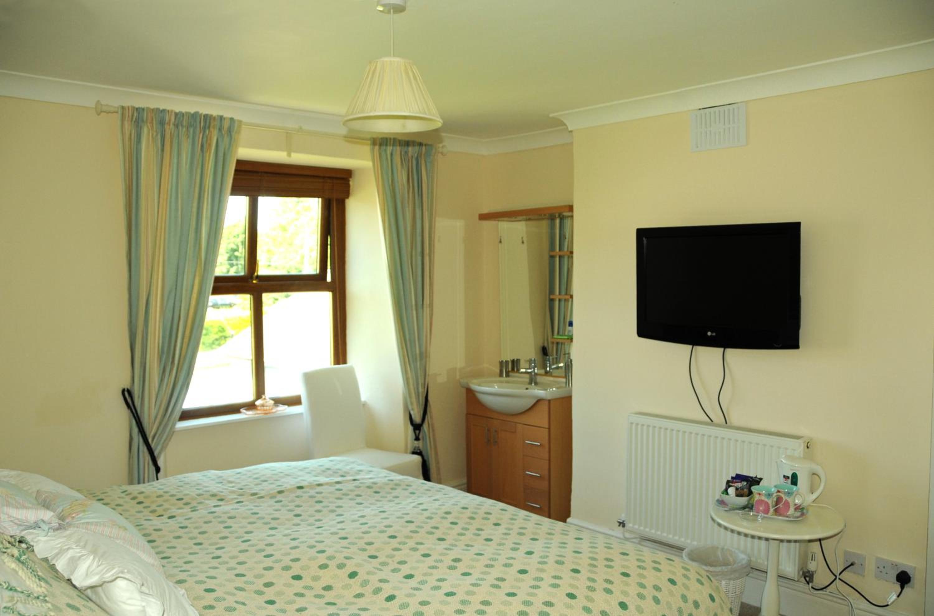 Double or Twin Room with Private External Bathroom photo 1