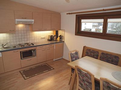 Four-Bedroom Apartment with Balcony  photo 2