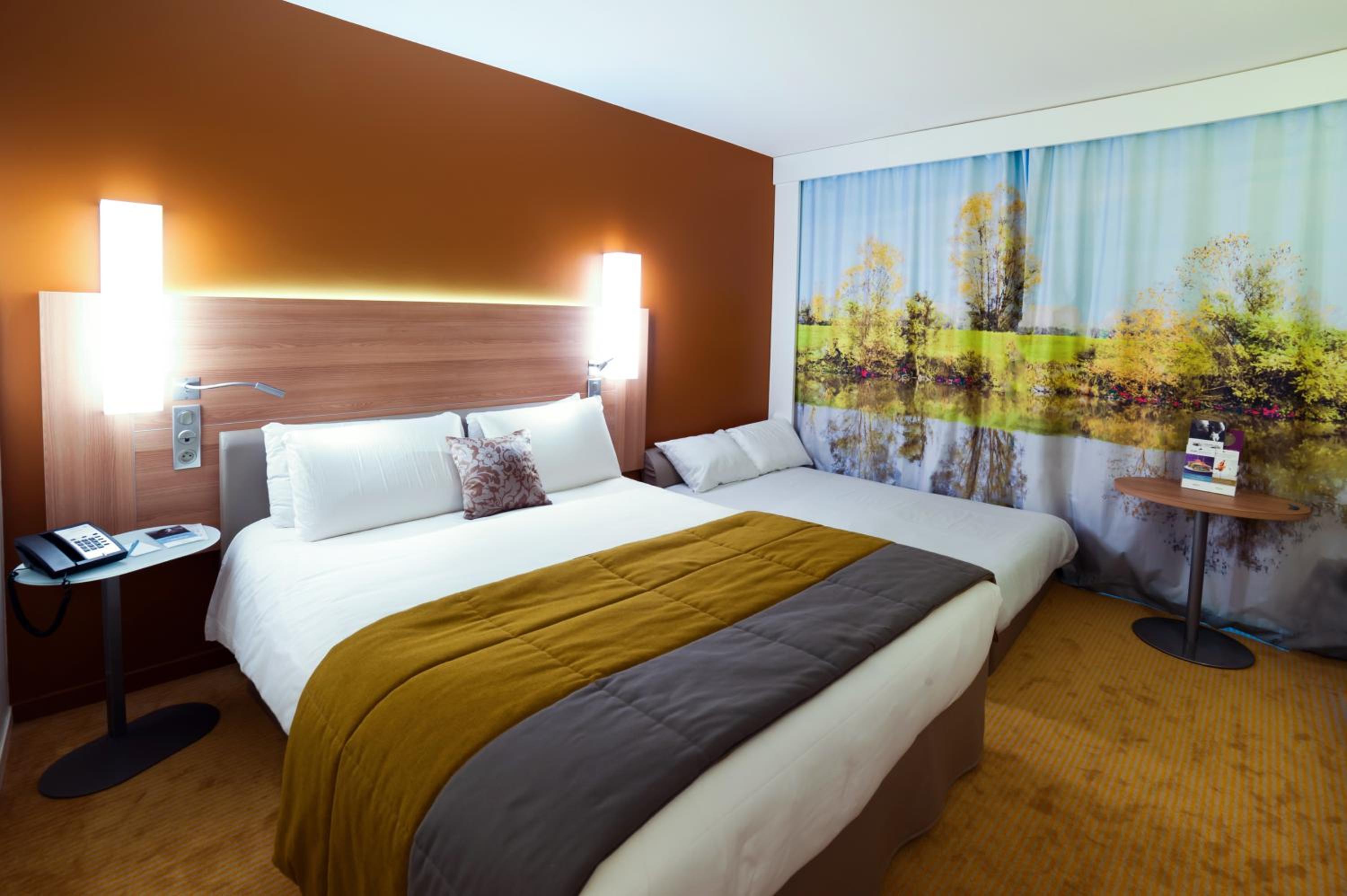 Priviledge King Room with Sofa Bed - Photo 1