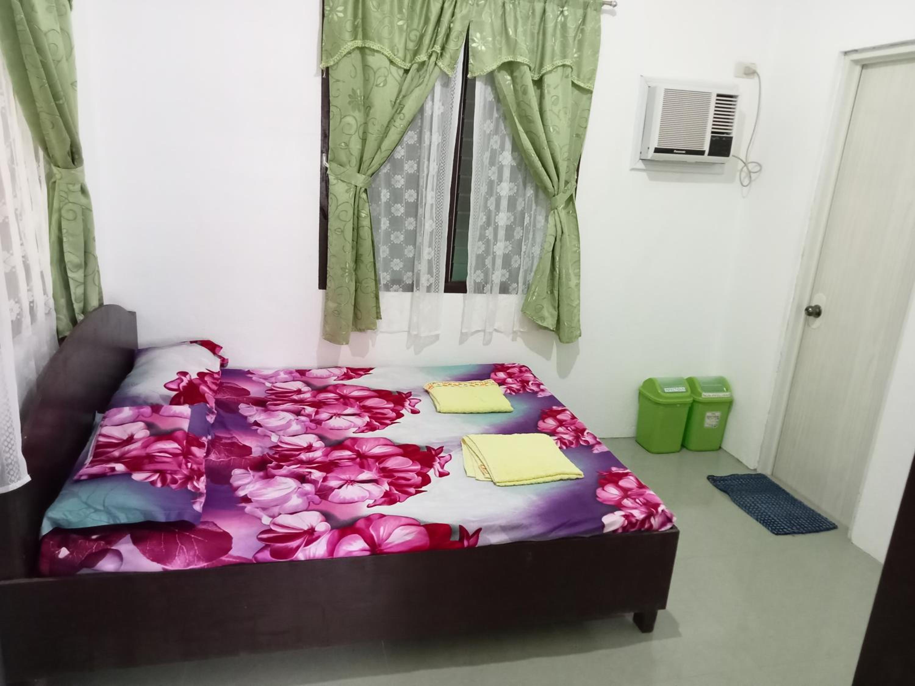 Budget Double Room - Photo 8
