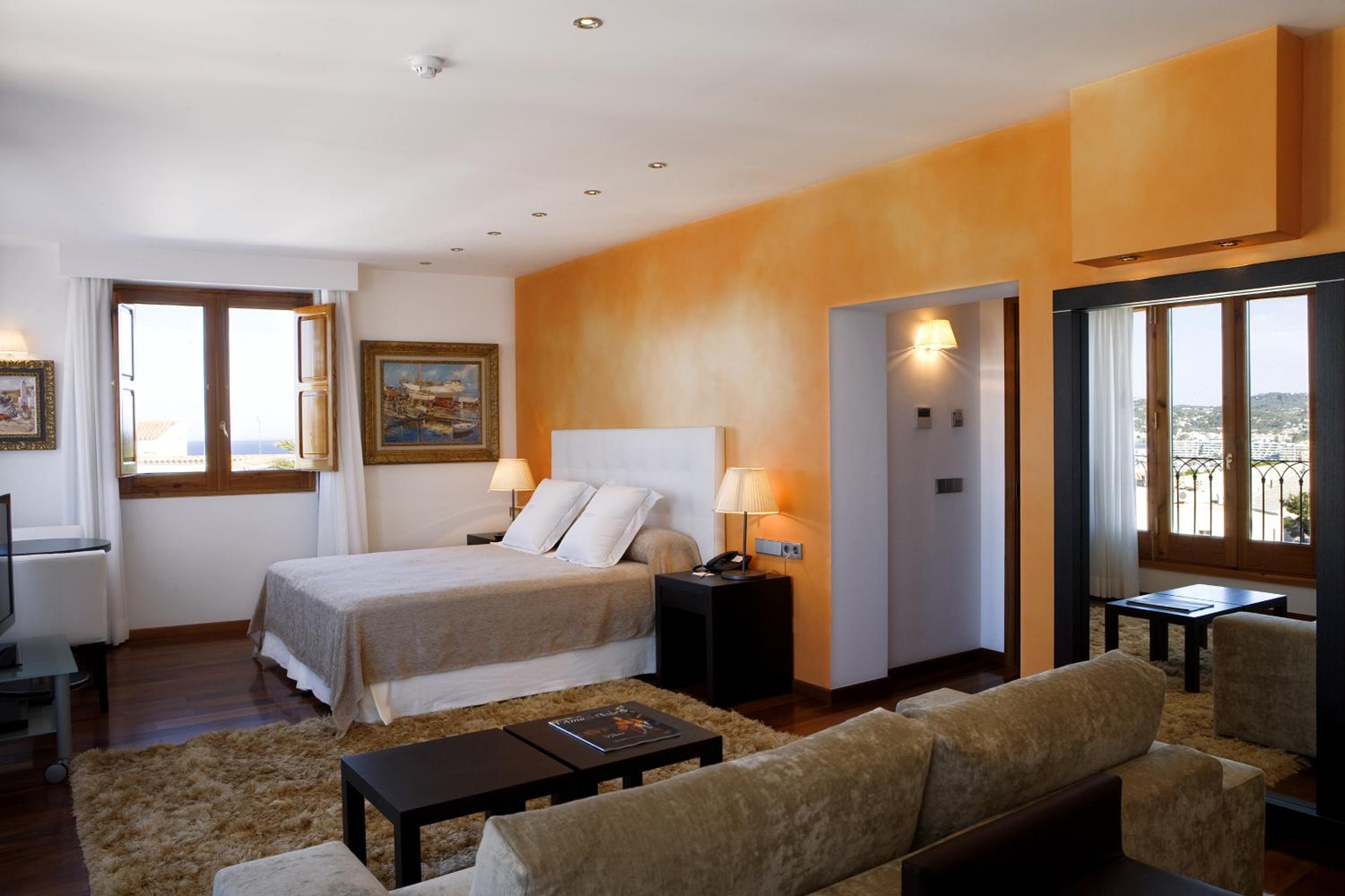Suite - Photo 16