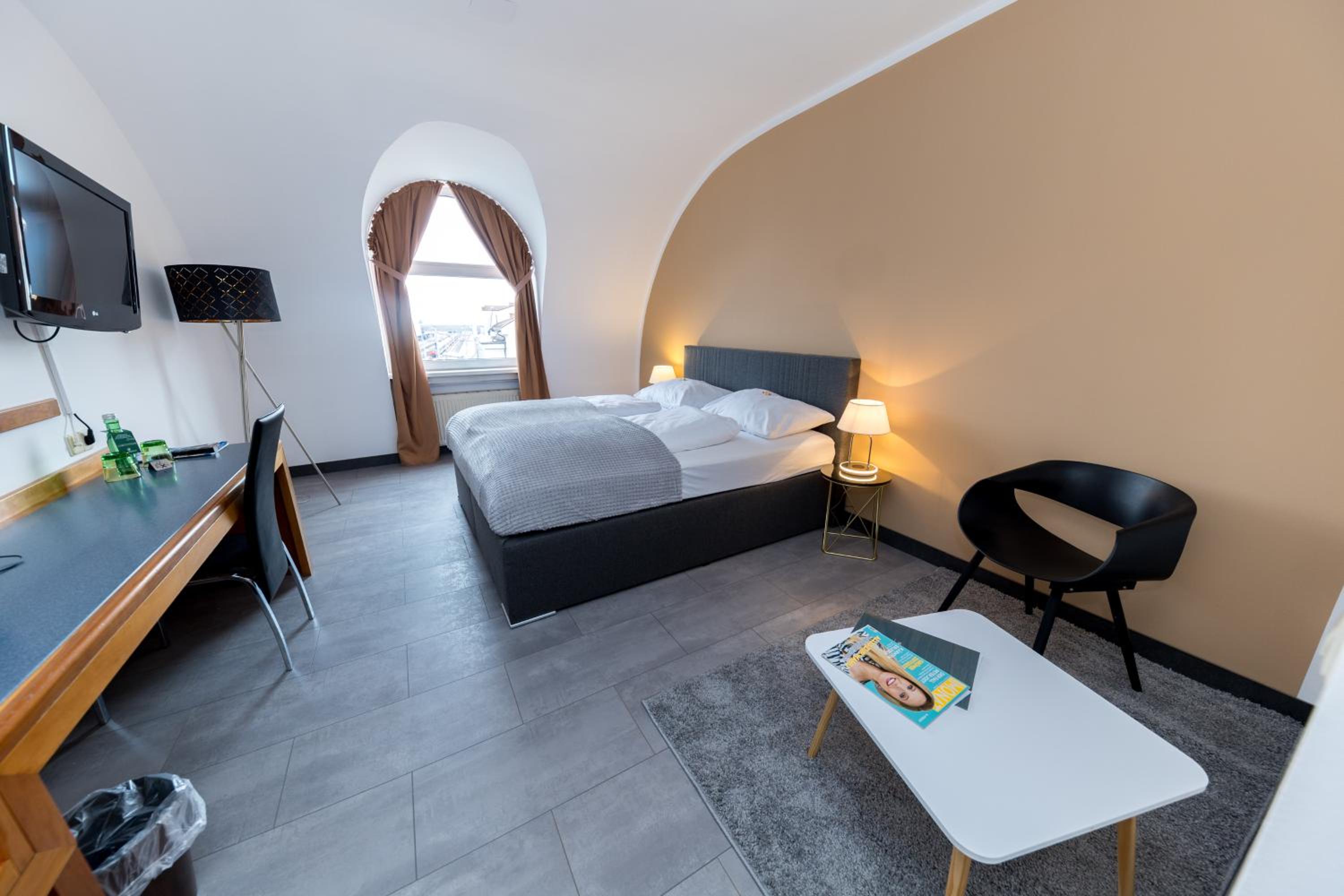 Standard Double Room - Photo 8