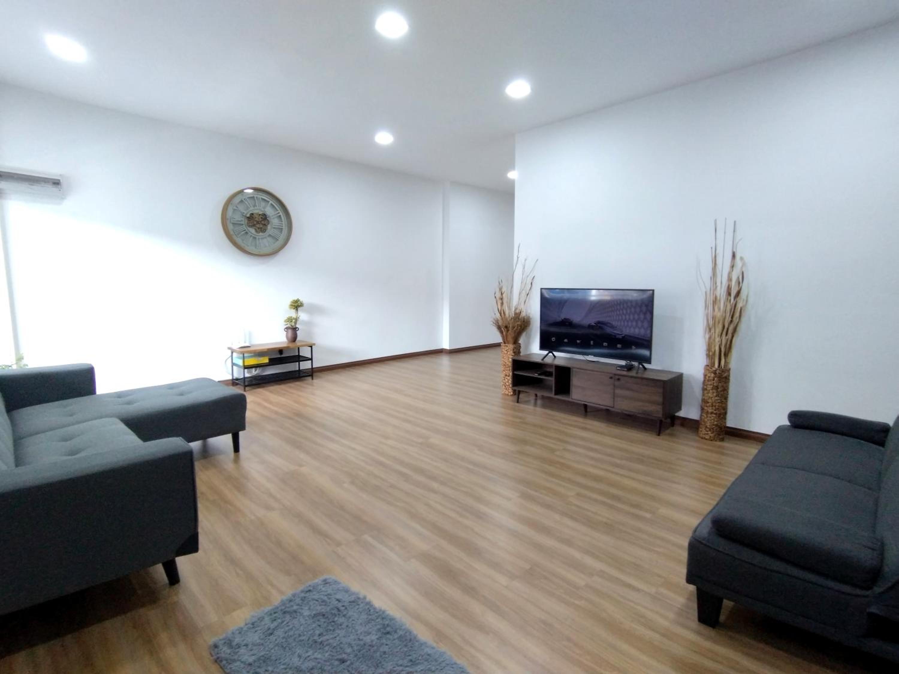 Three-Bedroom Apartment photo 1