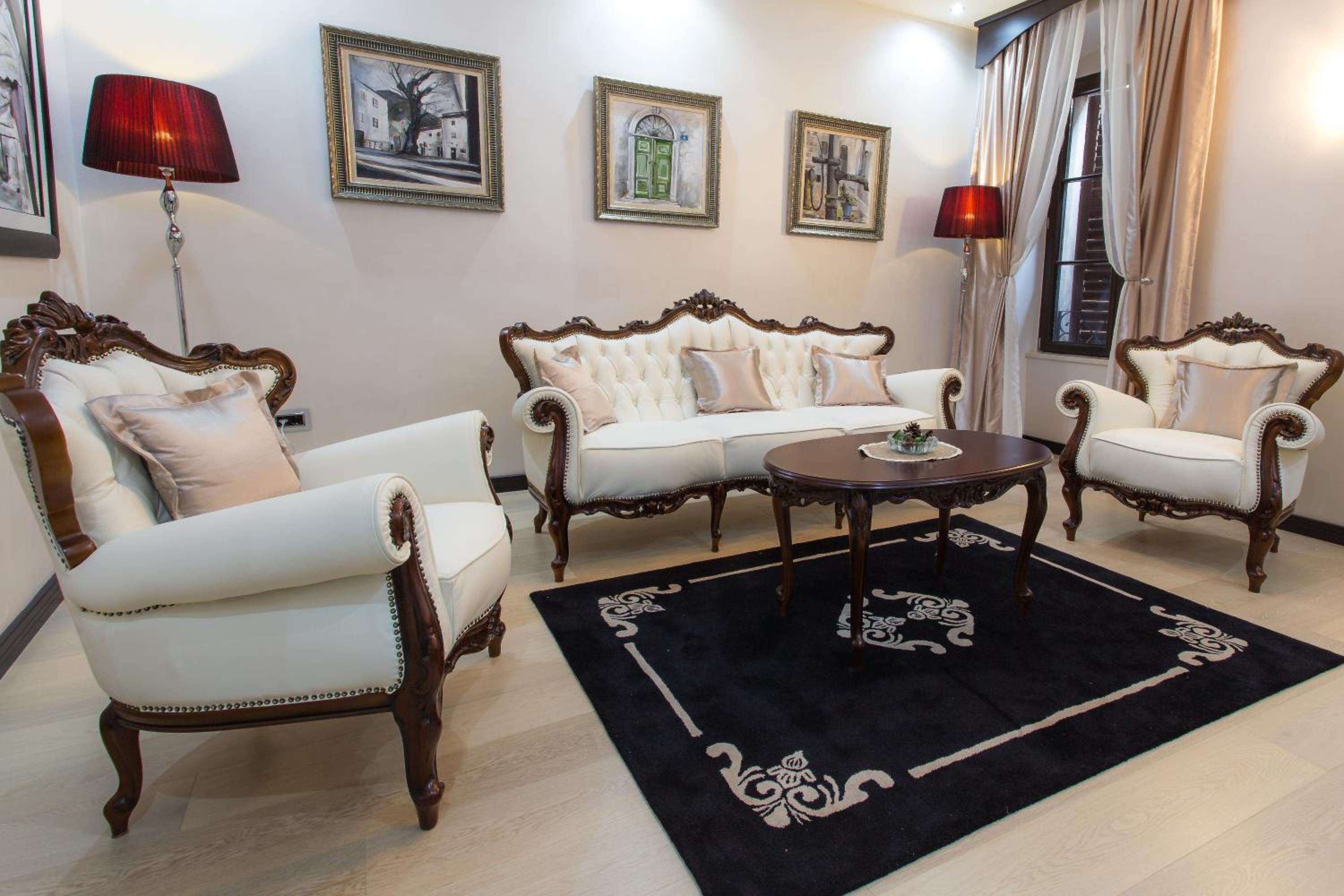 Superior One-Bedroom Apartment