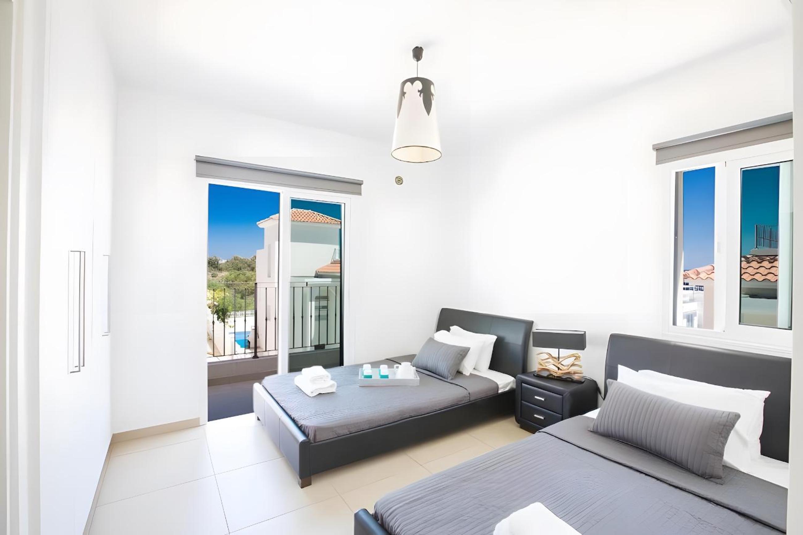 Deluxe Villa with Private Pool - Photo 11