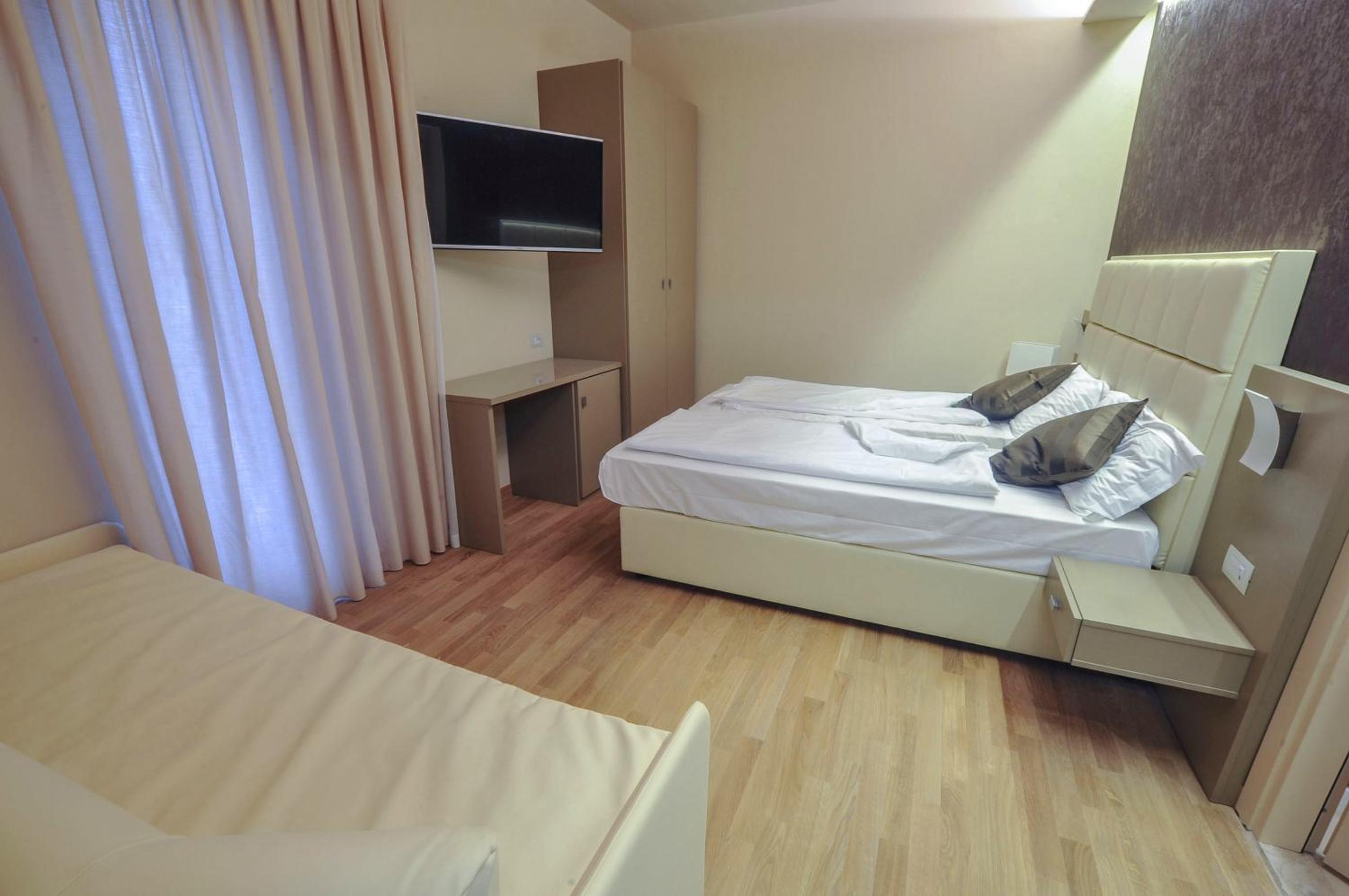 Triple Room with Balcony - Photo 4