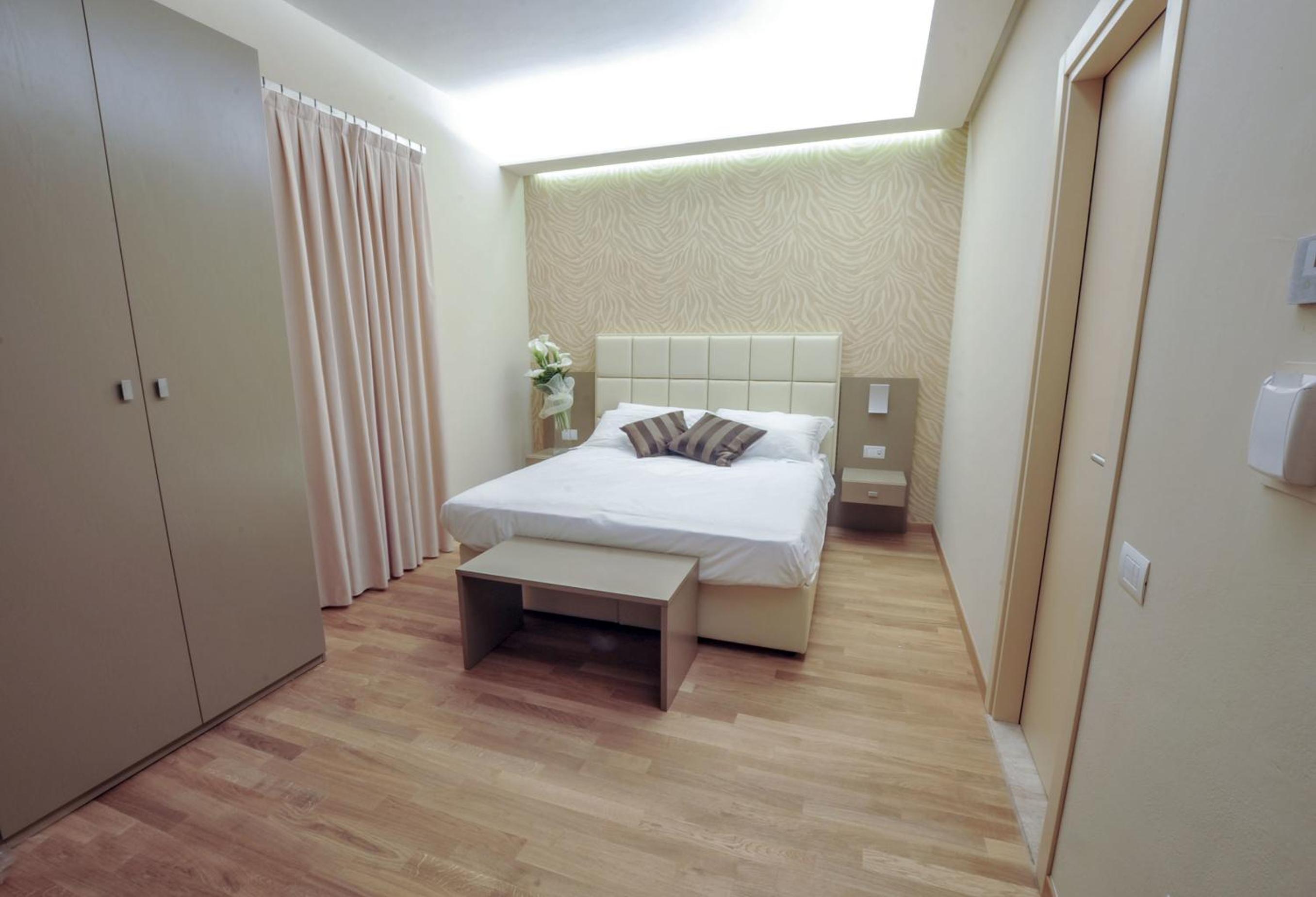 Triple Room with Balcony - Photo 15