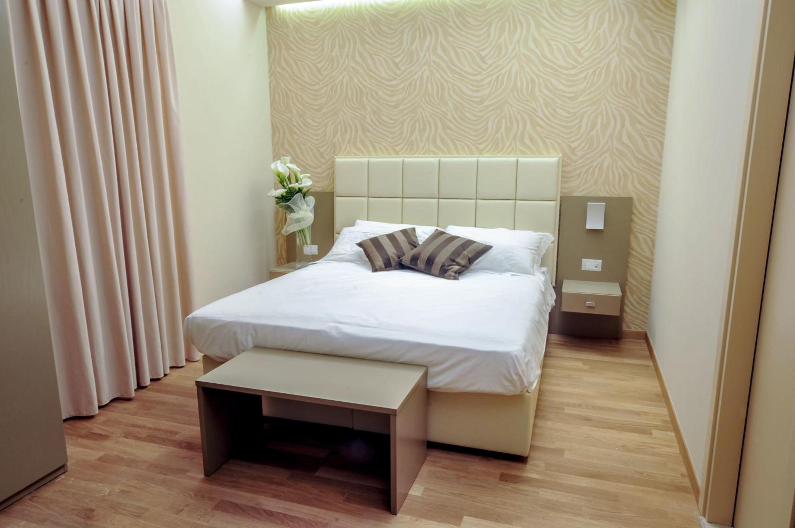 Triple Room with Balcony - Photo 16