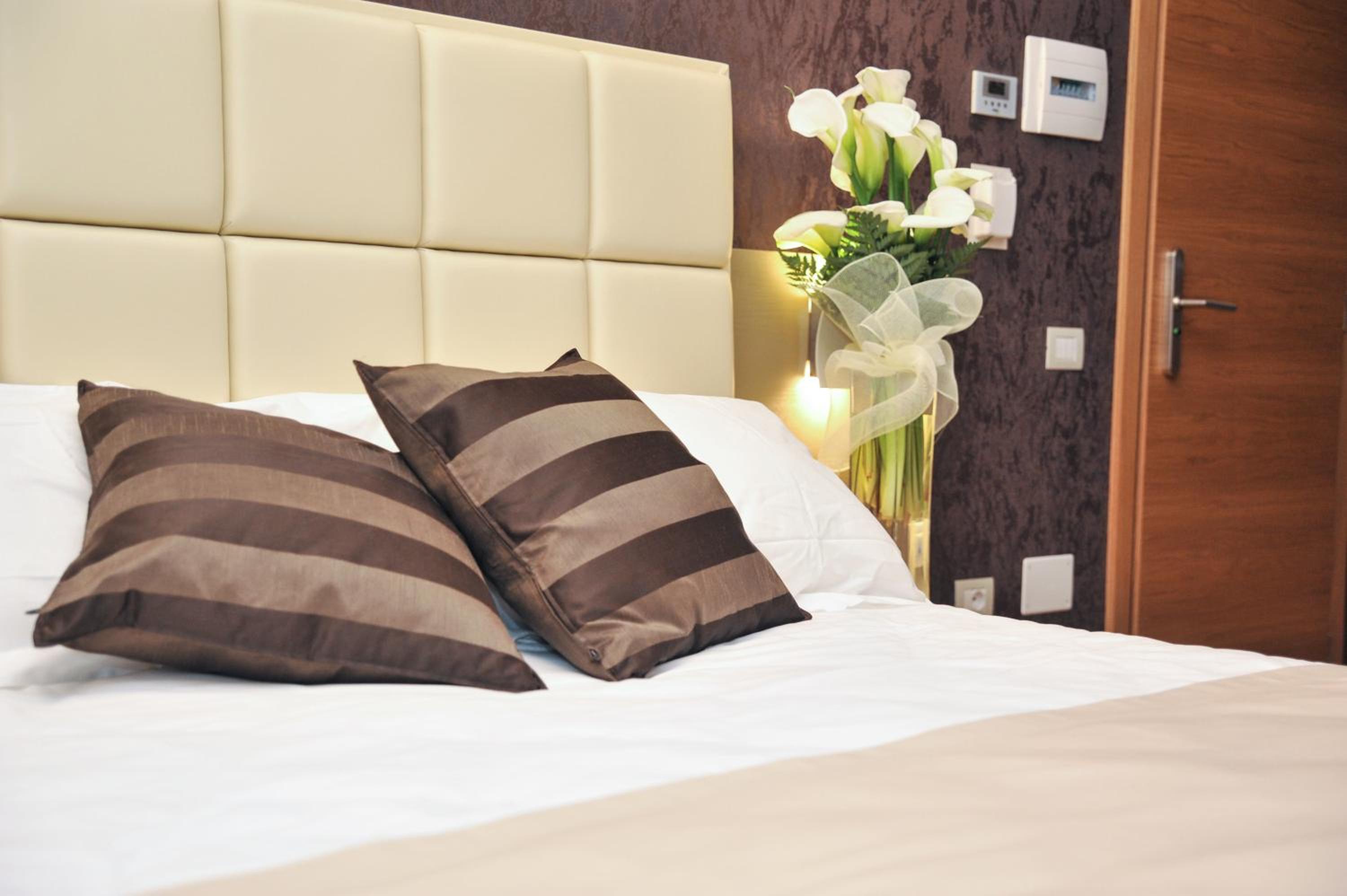 Double Room with Balcony - Photo 6