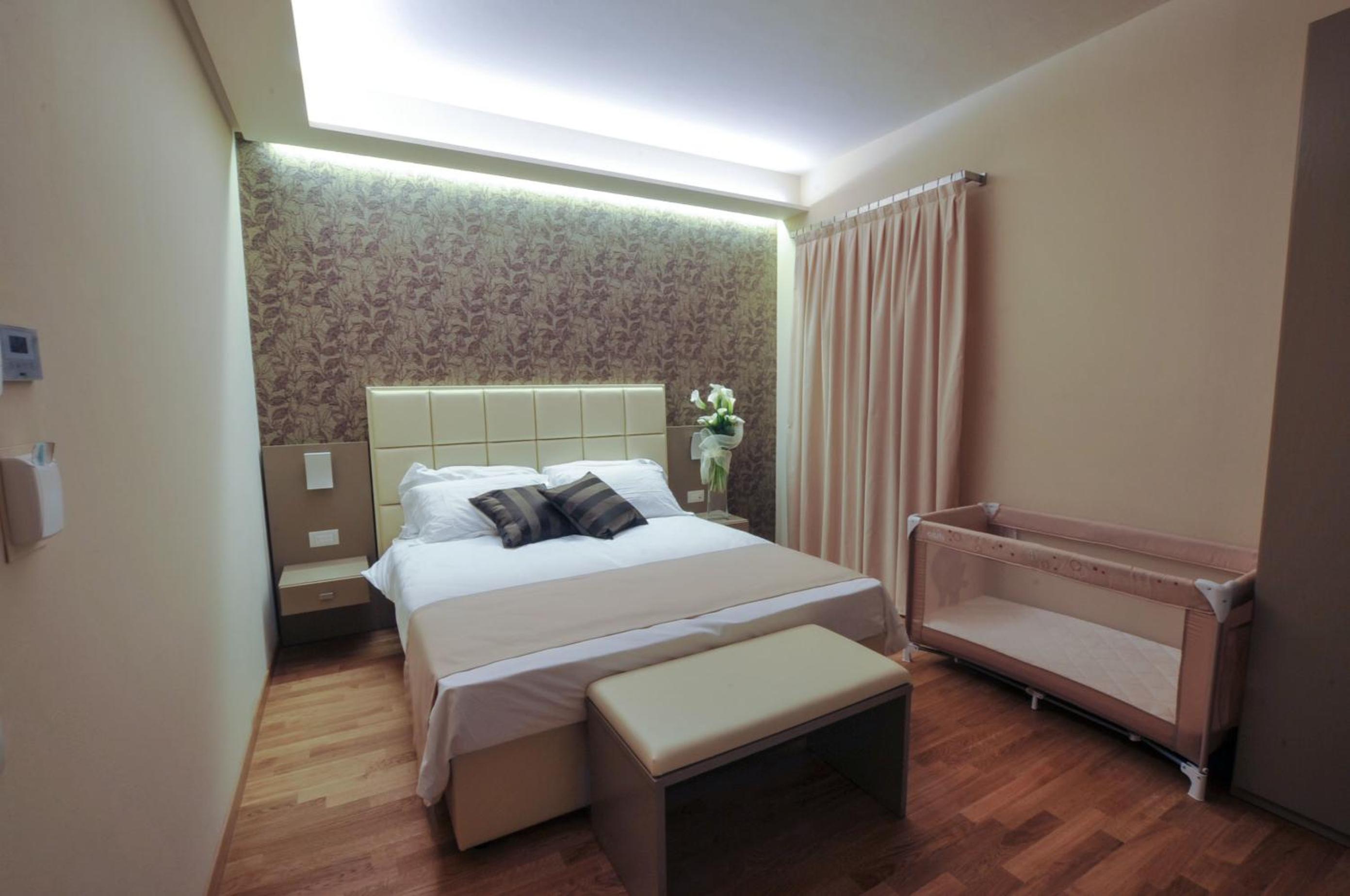 Double Room with Lake View - Photo 3