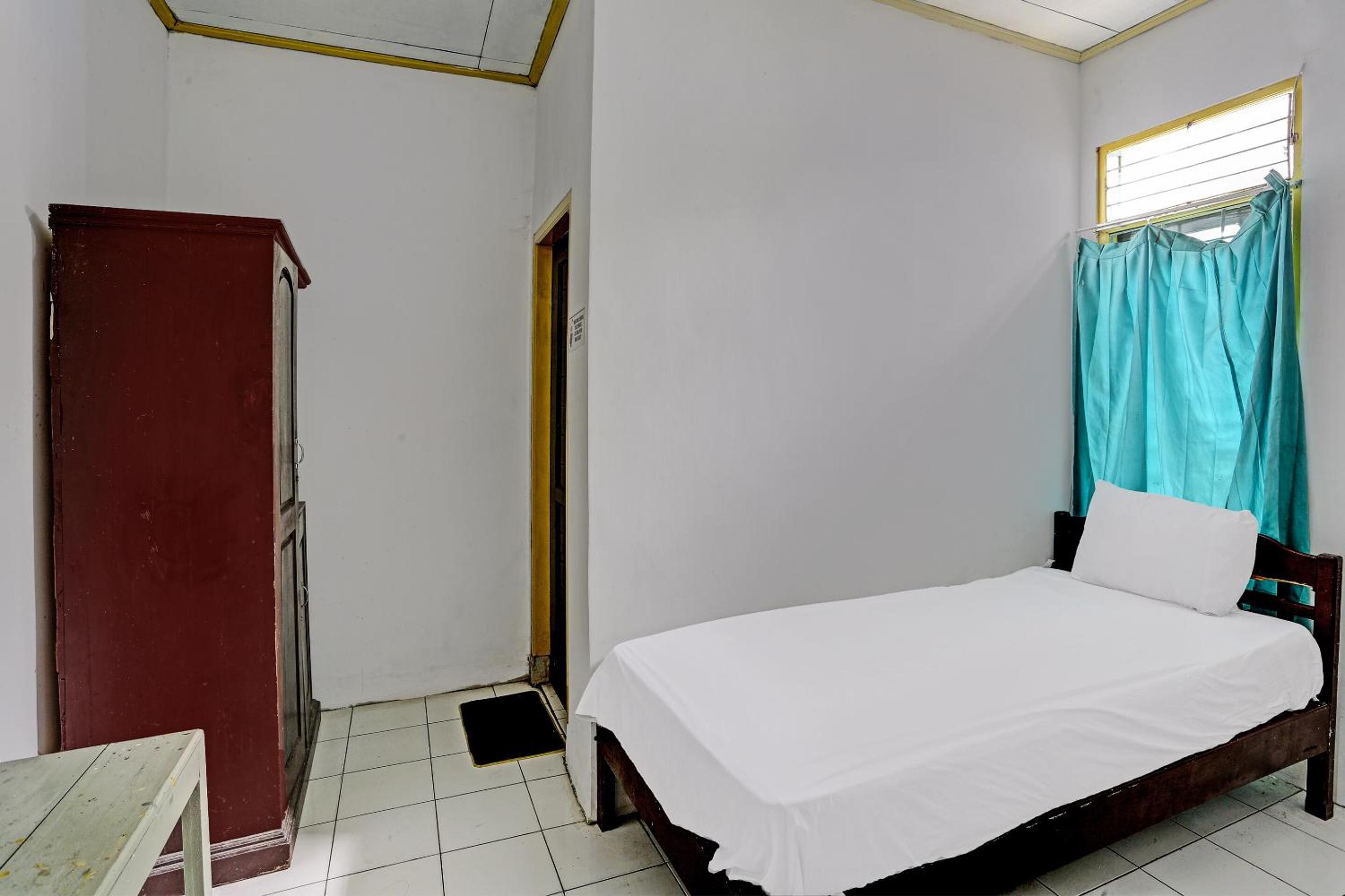 Small Twin Room