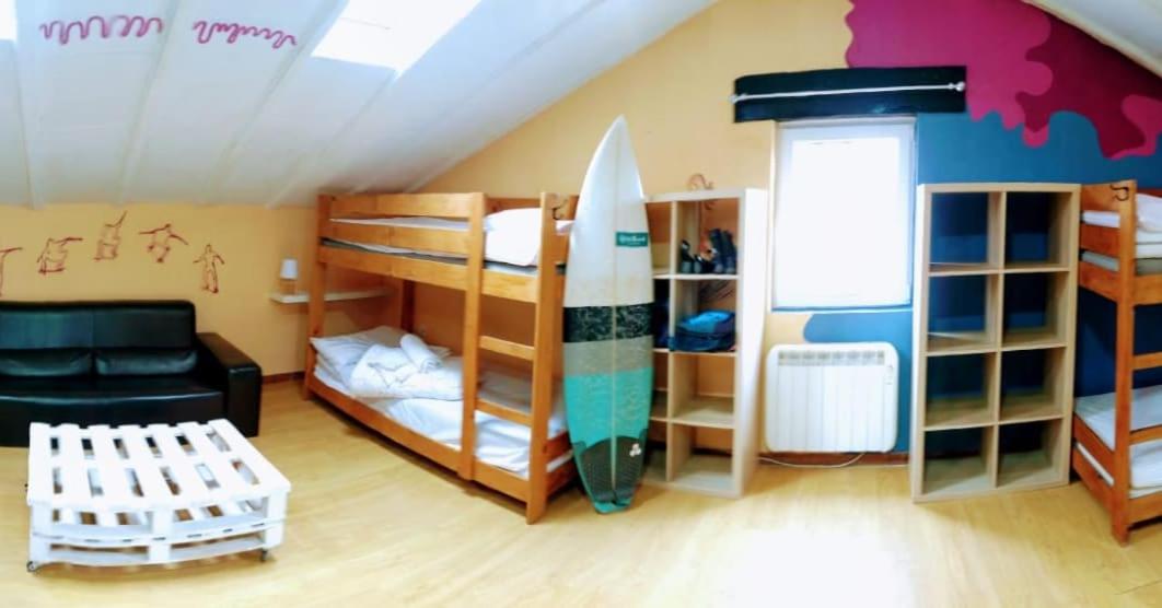 Habitación compartida mixta de 8 camas