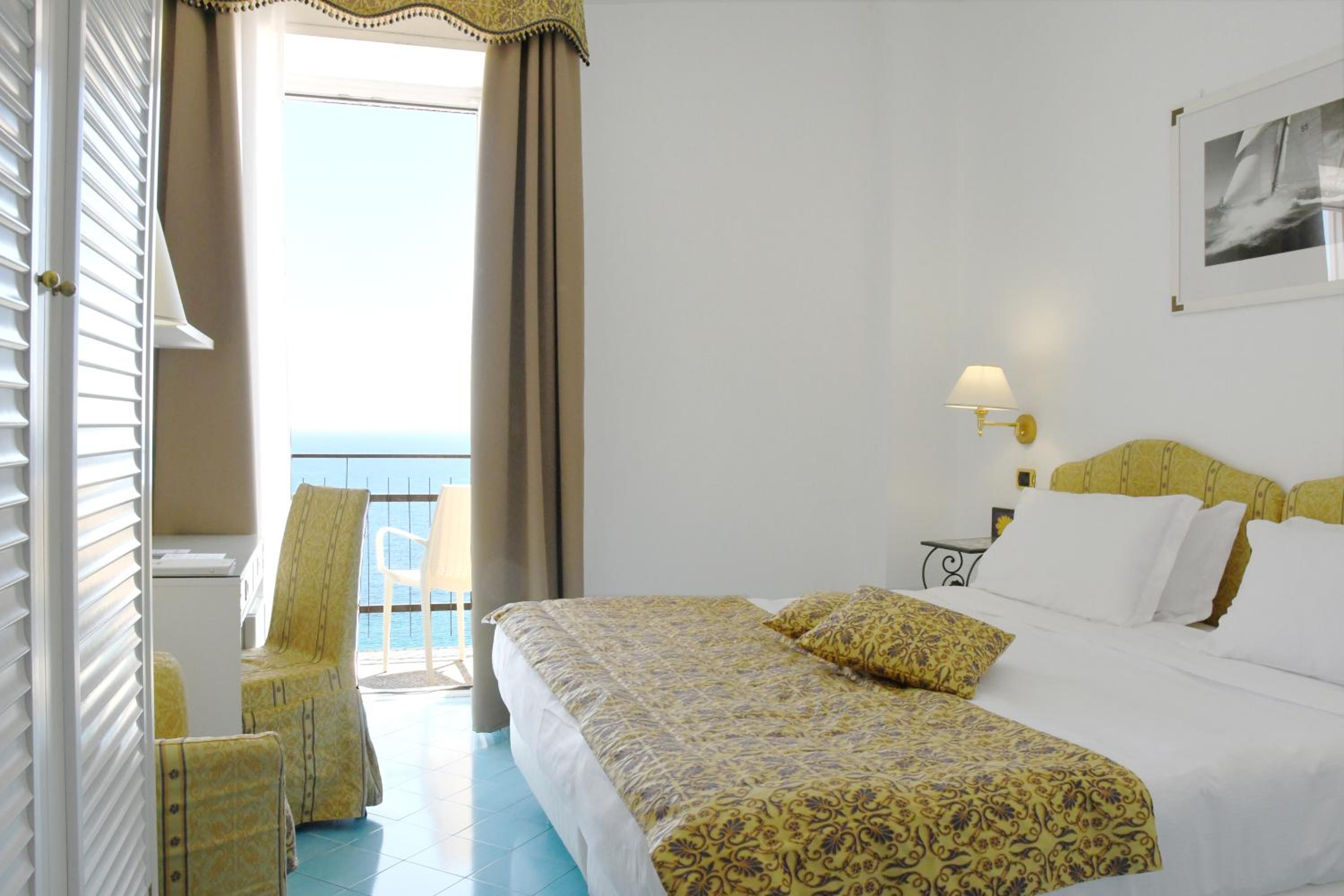 Comfort King Room with Balcony and Sea View - Photo 1