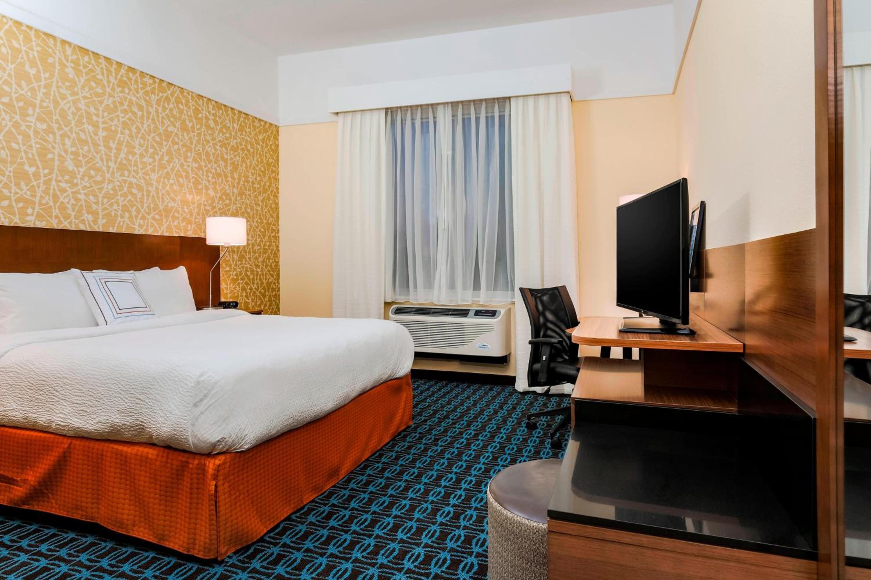 King Room with Roll-In Shower - Mobility Access/Hearing Accessible