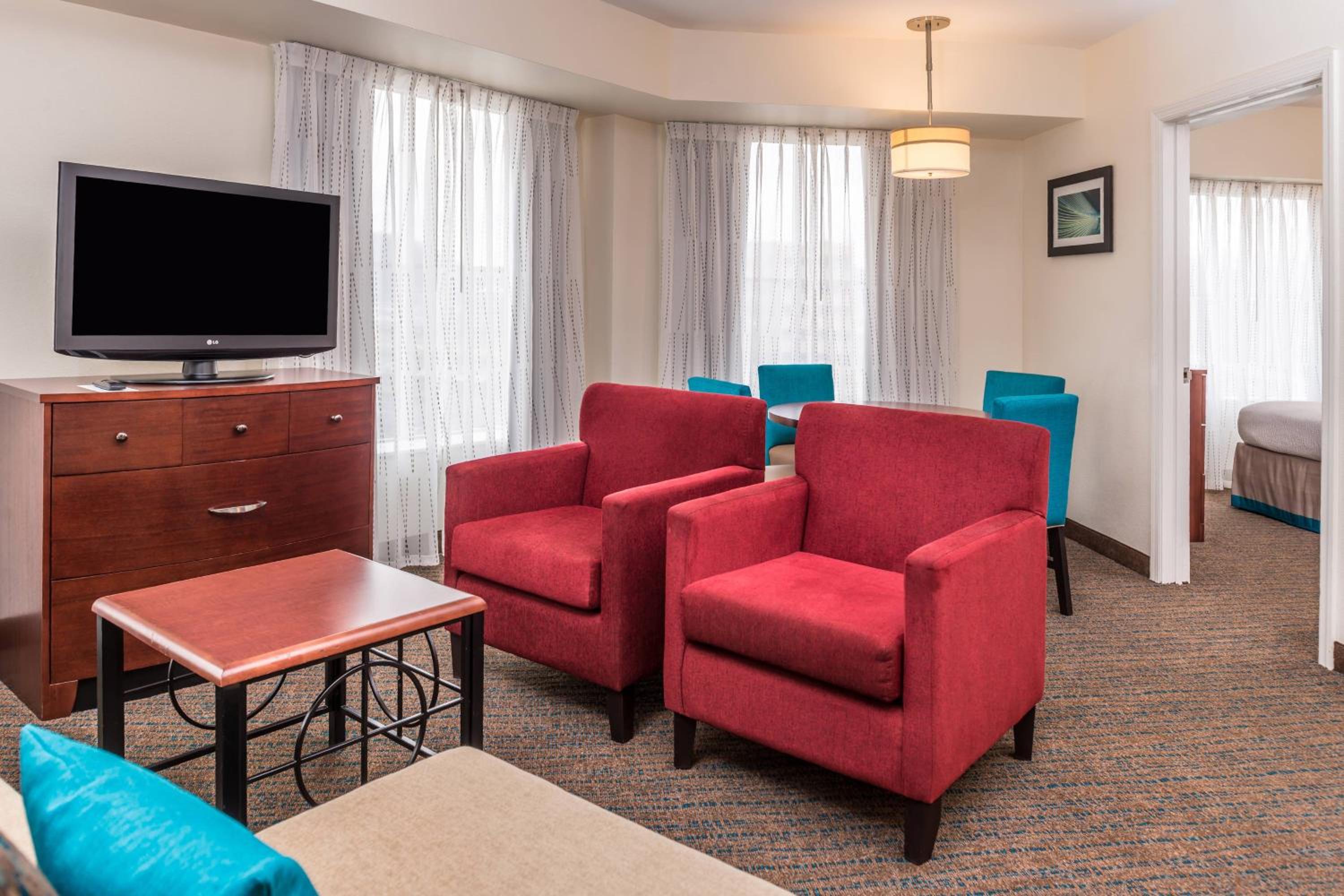 Executive Suite - Photo 9