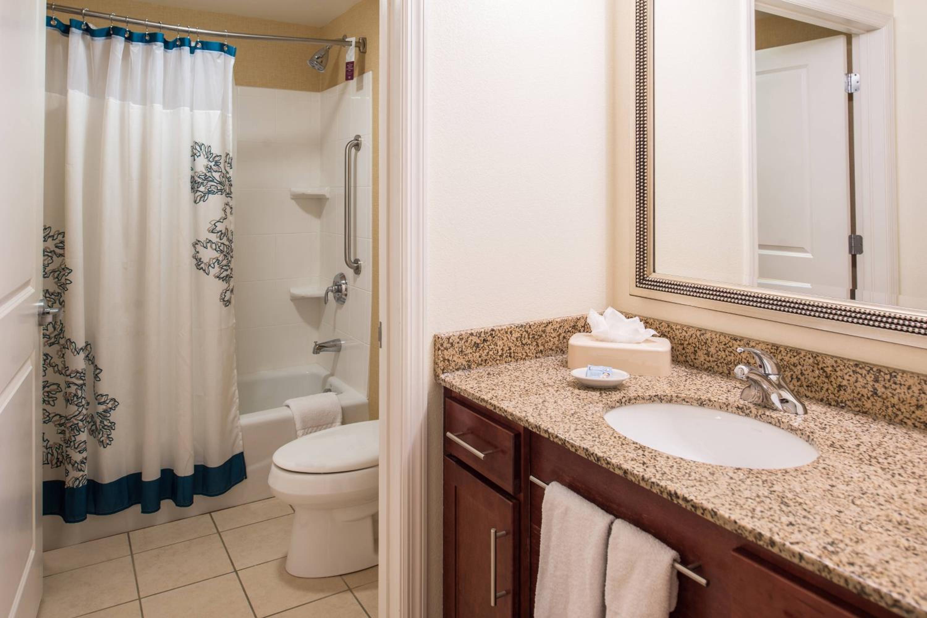 Two-Bedroom Suite - Photo 4