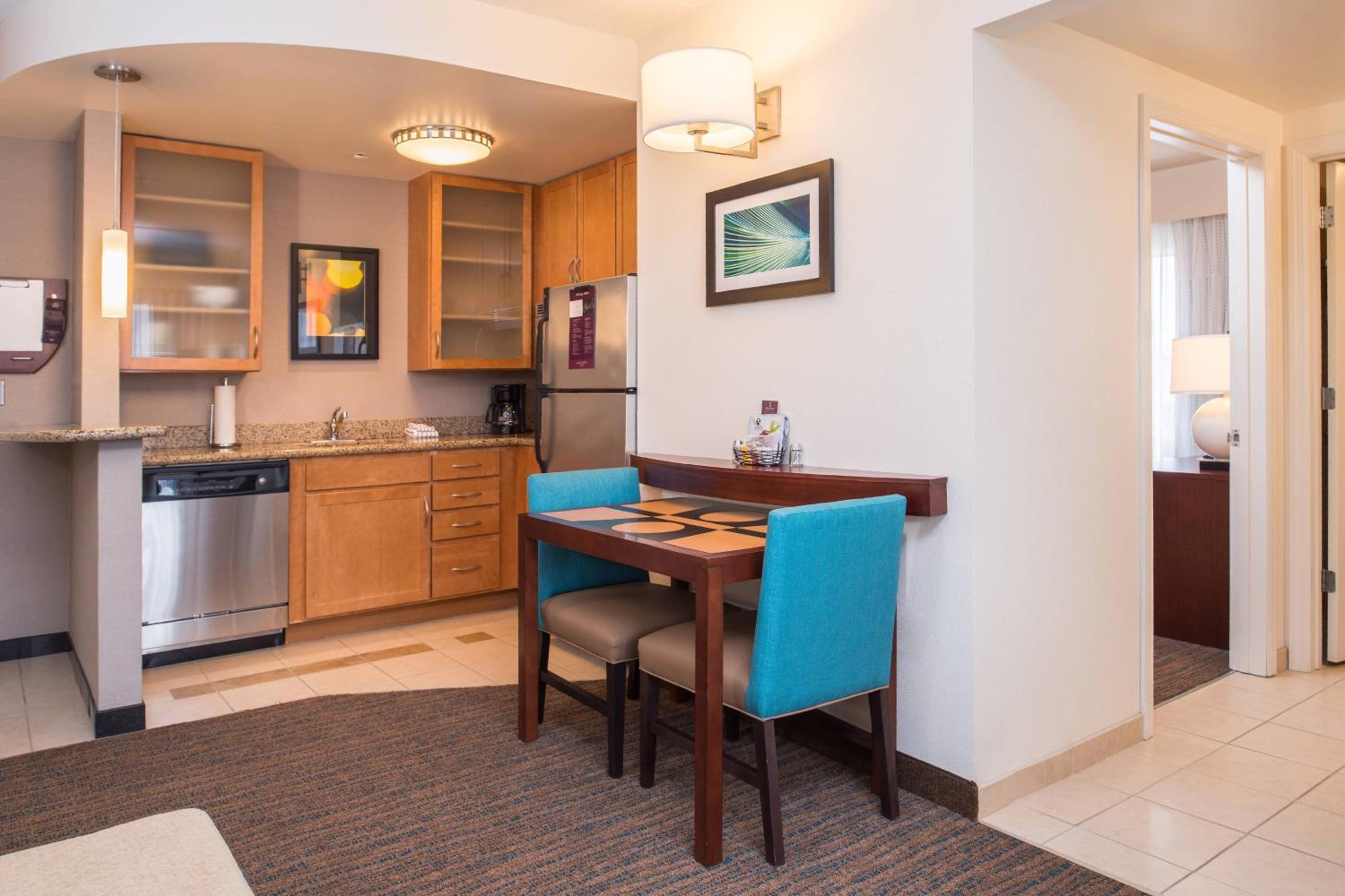 One-Bedroom Suite - Photo 8