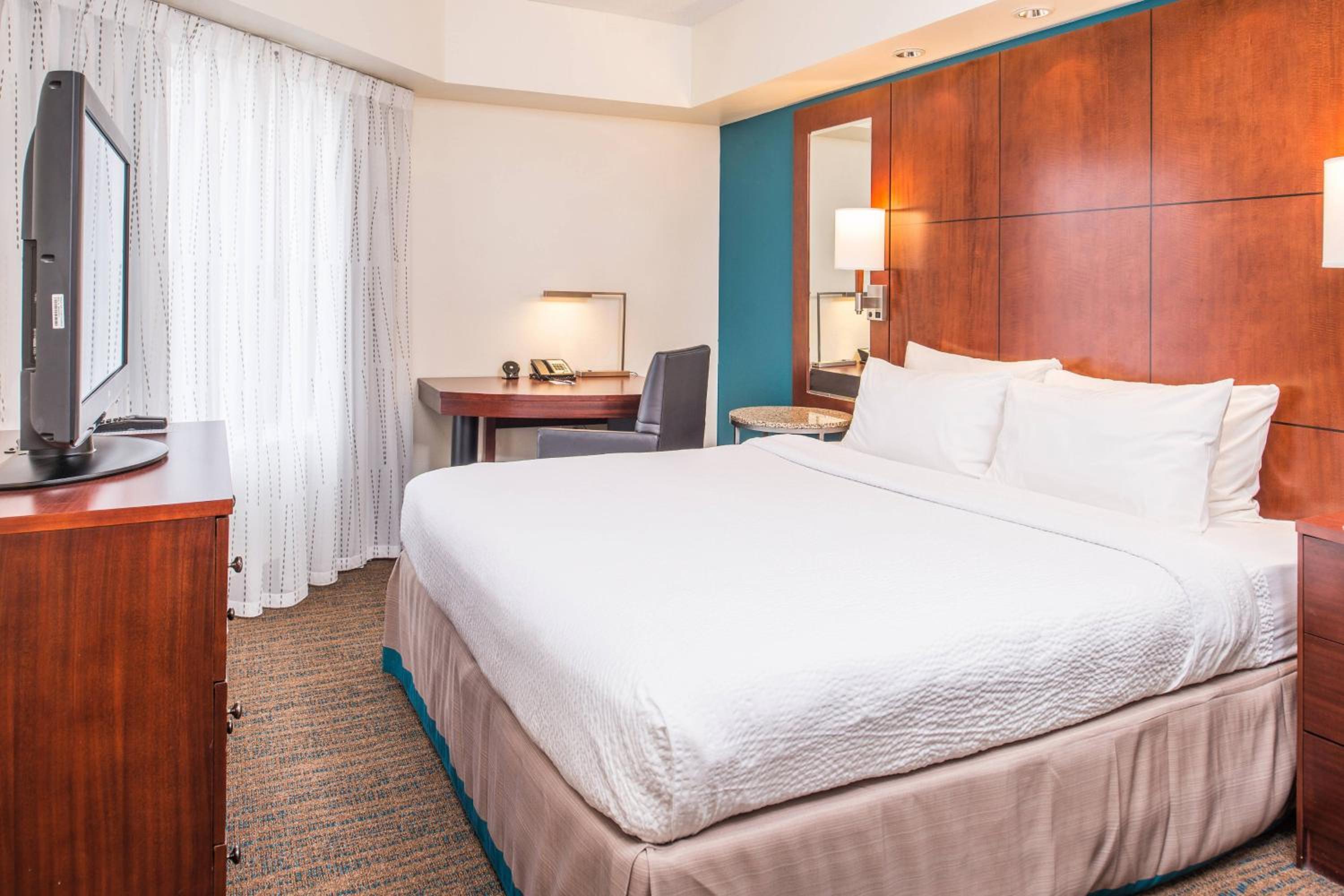 Executive Suite - Photo 3