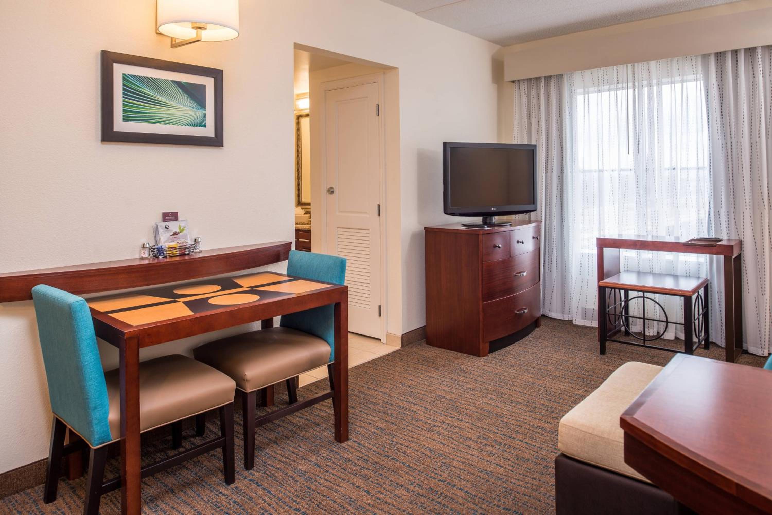 One-Bedroom Suite - Photo 2