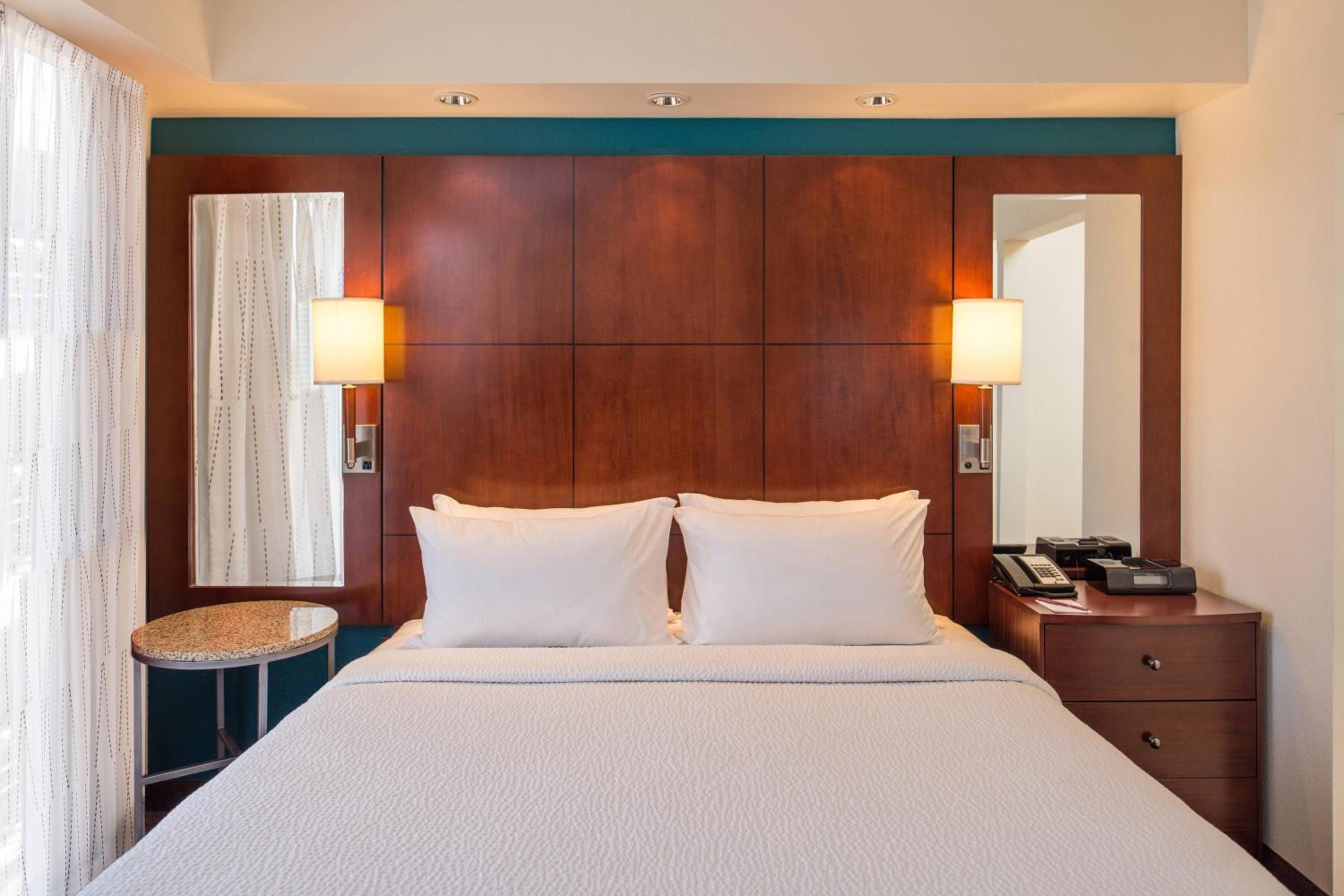 Executive Suite - Photo 6